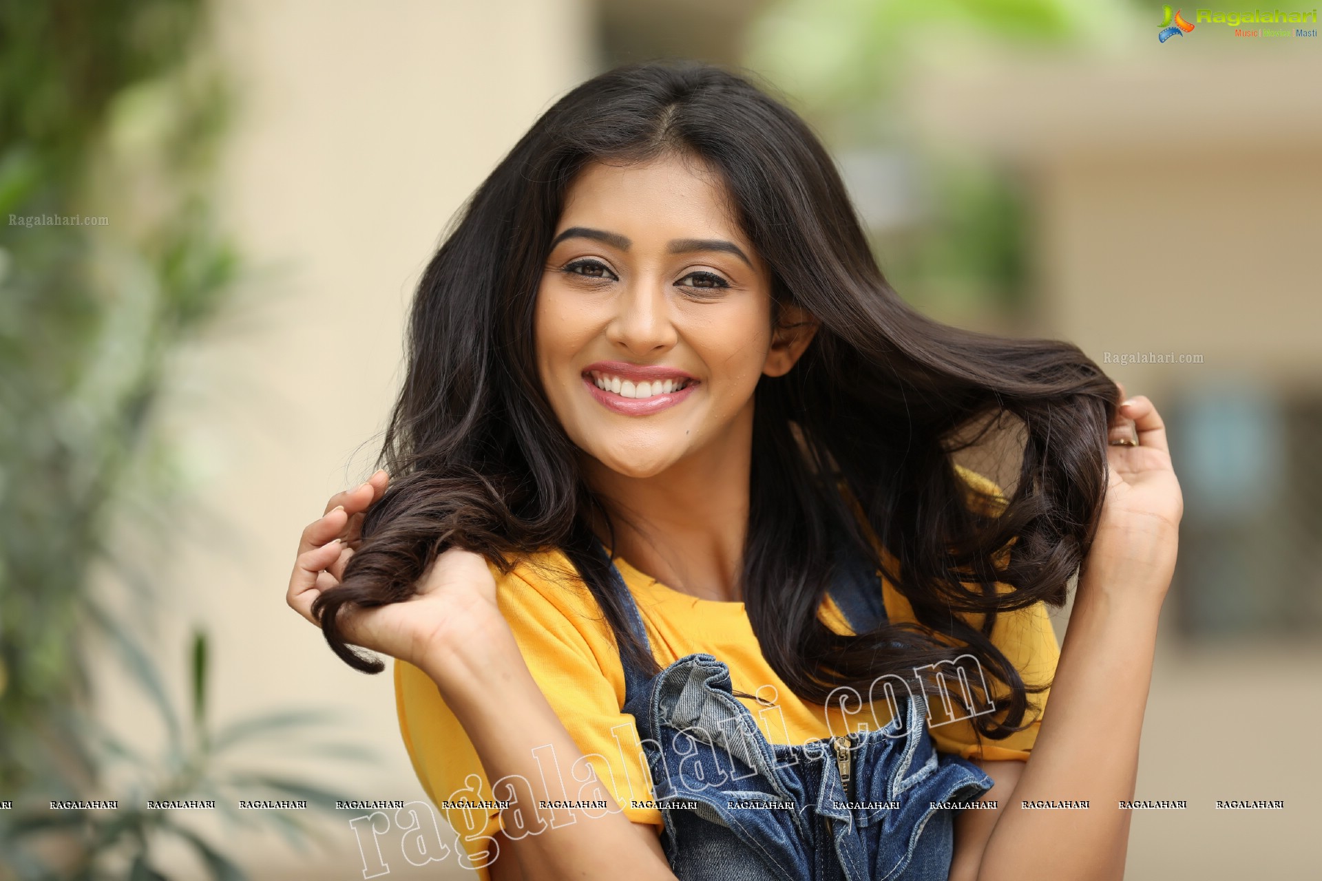 Pooja Jhaveri (Exclusive Studio Shoot) (High Definition Photos)