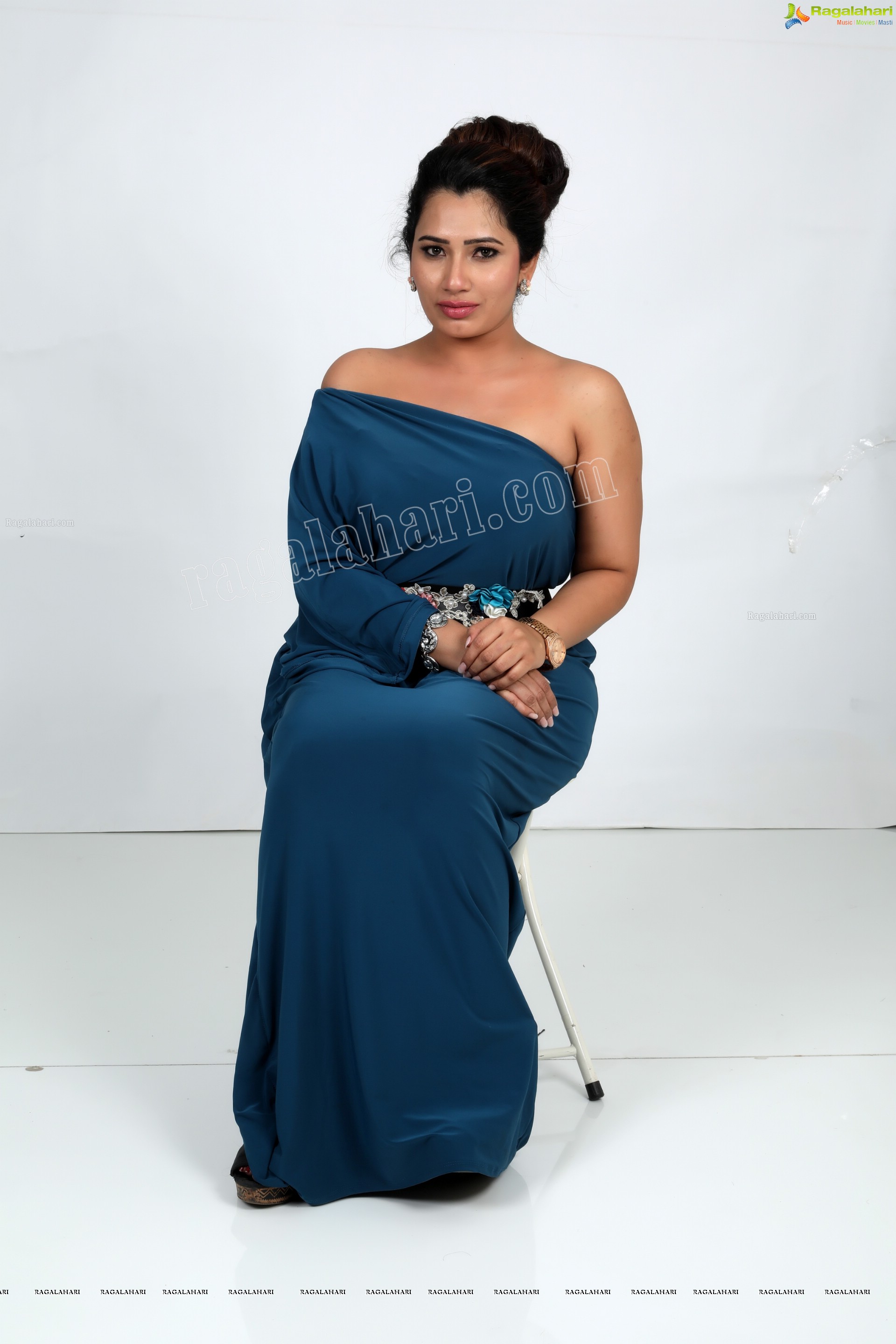 Sanjana Naidu (Exclusive Photo Shoot) (High Definition Photos)