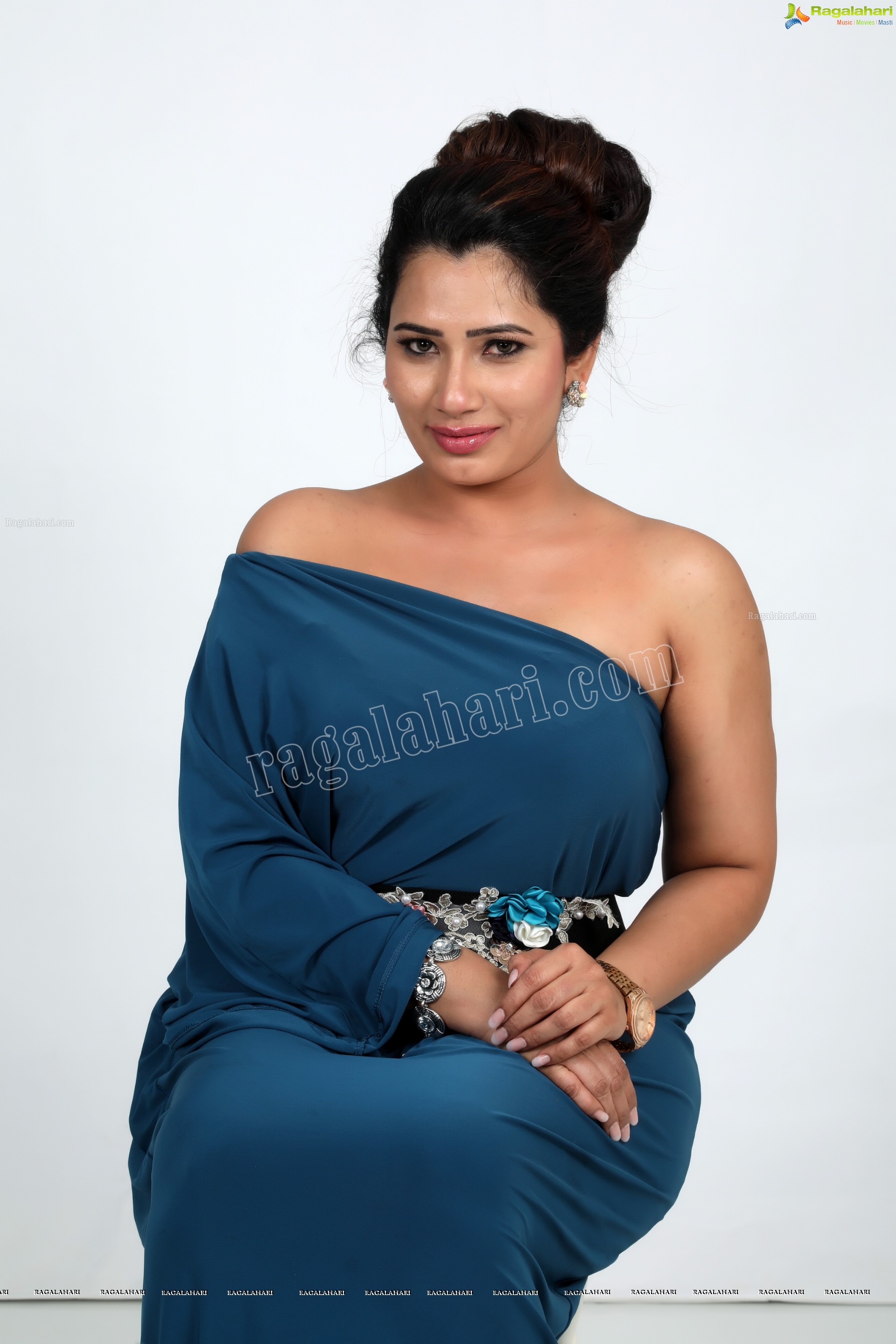 Sanjana Naidu (Exclusive Photo Shoot) (High Definition Photos)