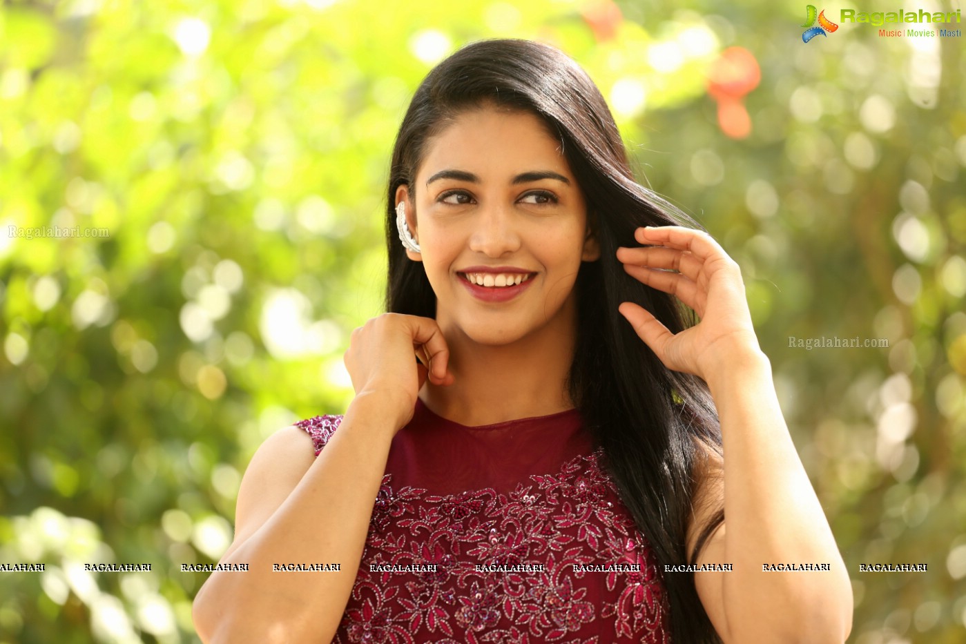 Daksha Nagarkar (Hi-Resolution Posters) @ Husharu Press Meet