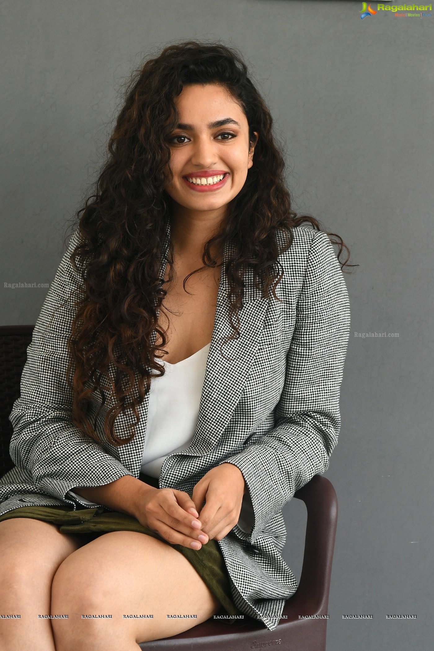 Malavika Nair (Hi-Resolution Posters) @ Taxiwala Press Meet