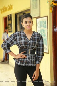 Hebah Patel at 24 Kisses Press Meet