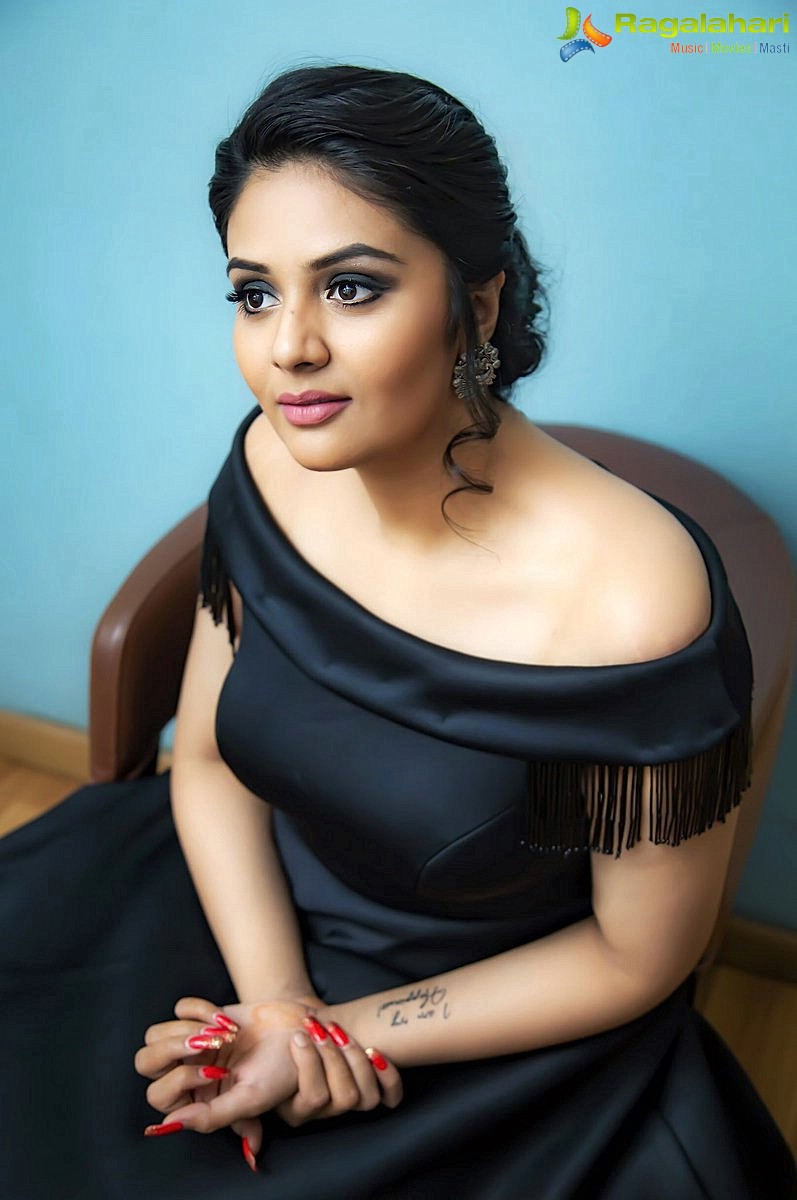 Sreemukhi’s Portfolio Pics