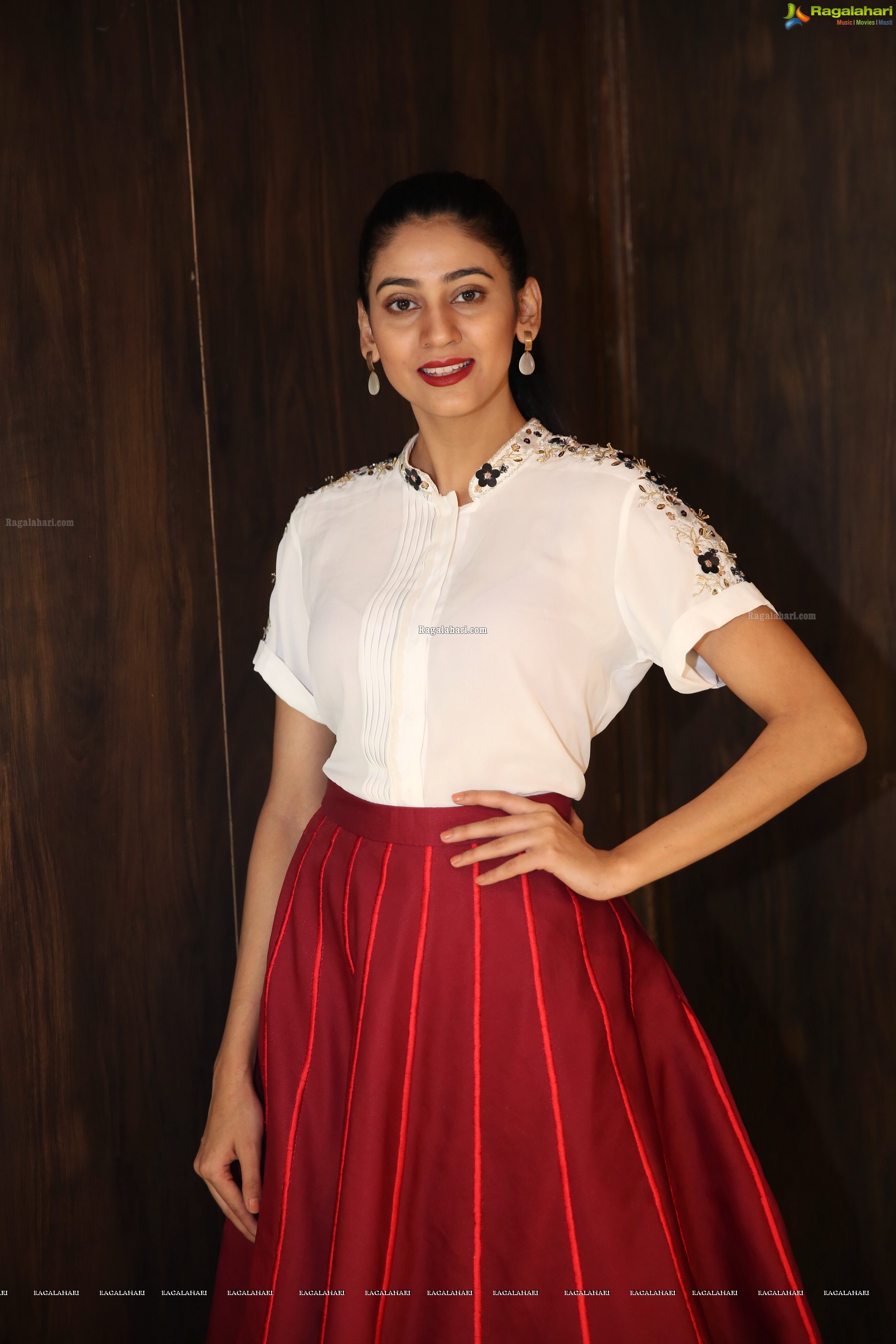 Andleeb Zaidi at Reina's X Carve Exclusive Fashion Exhibition Curtain Raiser - HD Photos