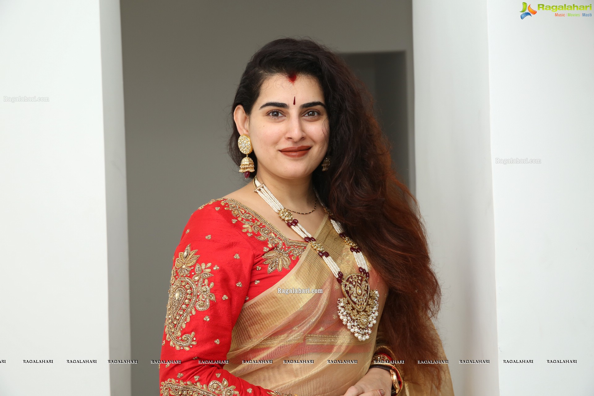 Archana Shastry at Sri Krishna Silks Exclusive Weaves at Banjara Hills Curtain Raiser - HD Gallery