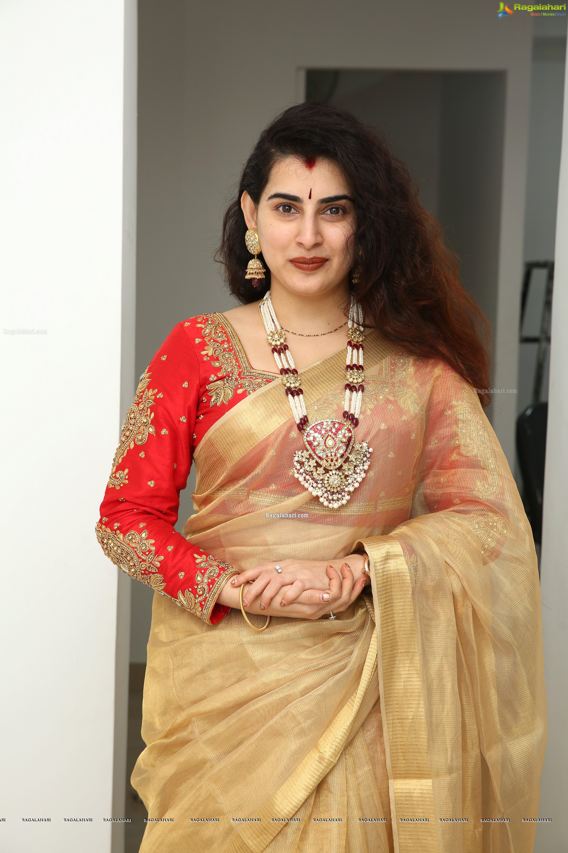 Archana Shastry at Sri Krishna Silks Exclusive Weaves at Banjara Hills Curtain Raiser - HD Gallery
