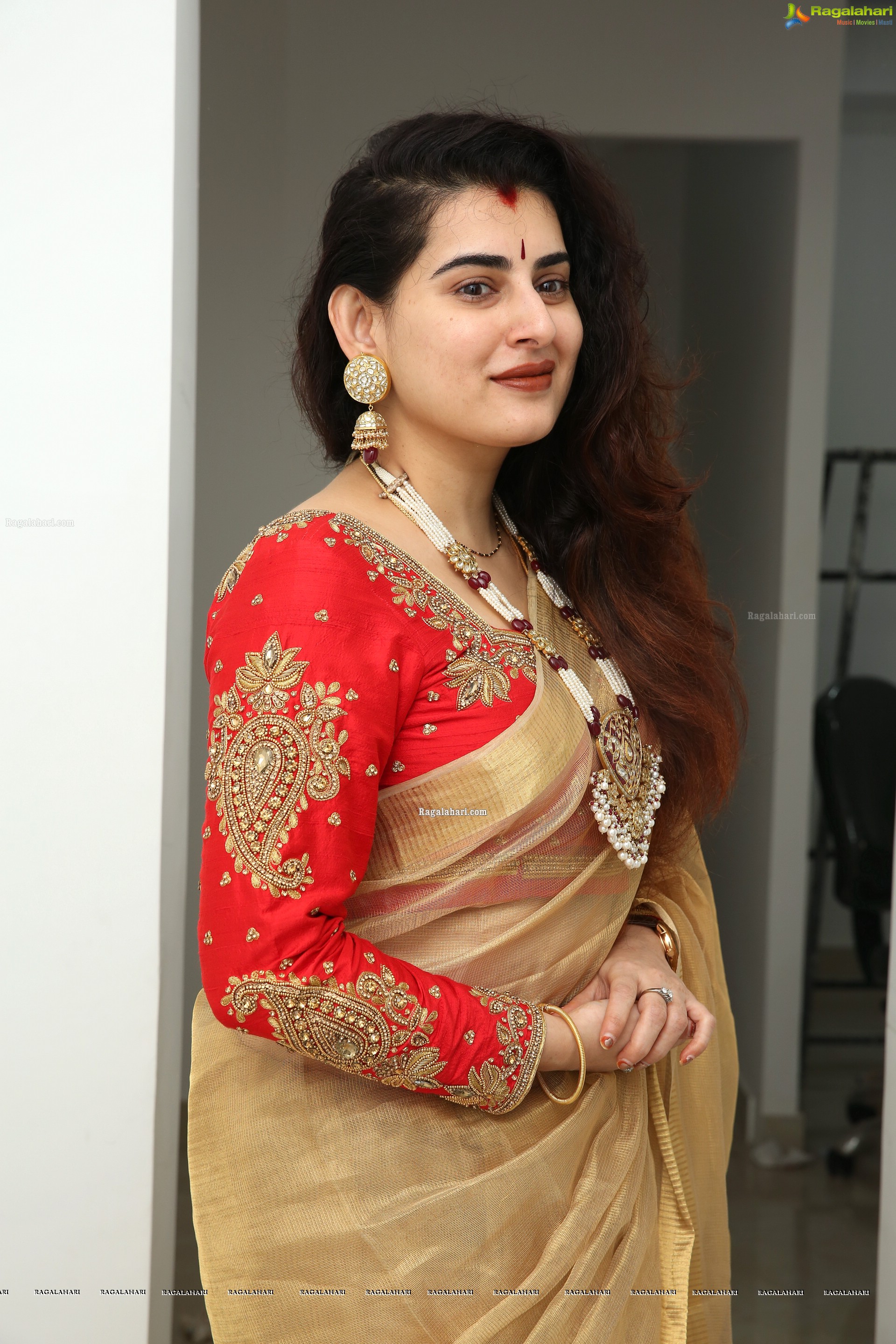 Archana Shastry at Sri Krishna Silks Exclusive Weaves at Banjara Hills Curtain Raiser - HD Gallery