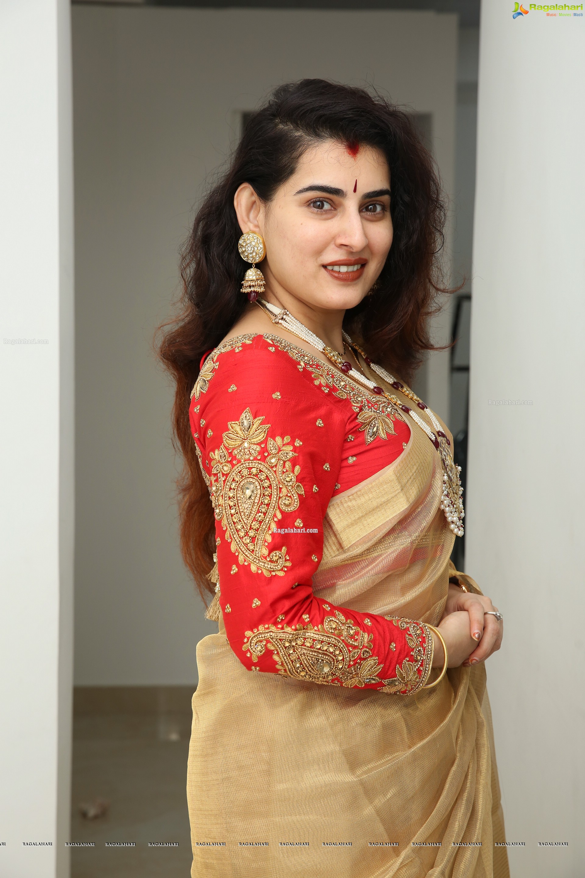 Archana Shastry at Sri Krishna Silks Exclusive Weaves at Banjara Hills Curtain Raiser - HD Gallery