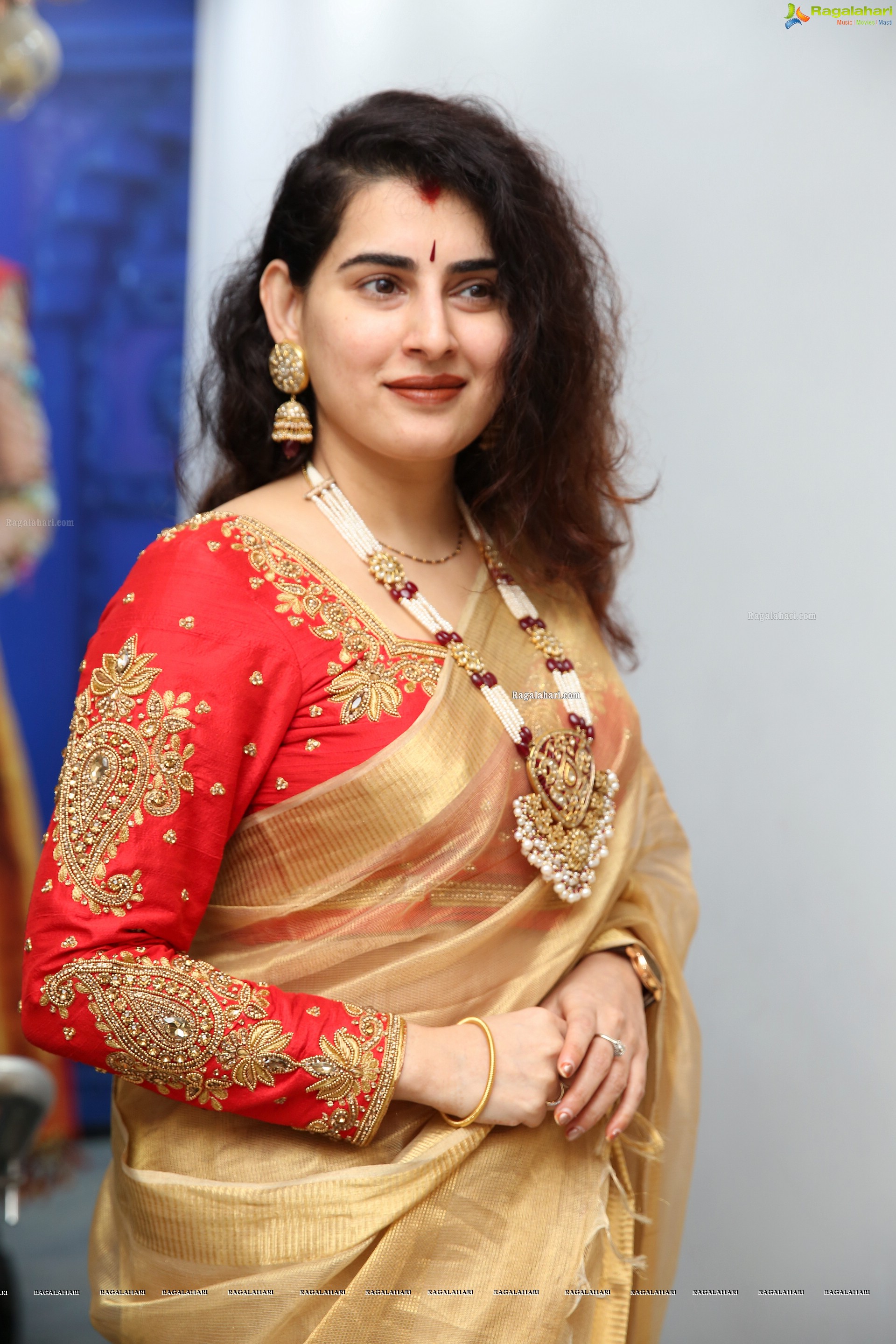 Archana Shastry at Sri Krishna Silks Exclusive Weaves at Banjara Hills Curtain Raiser - HD Gallery