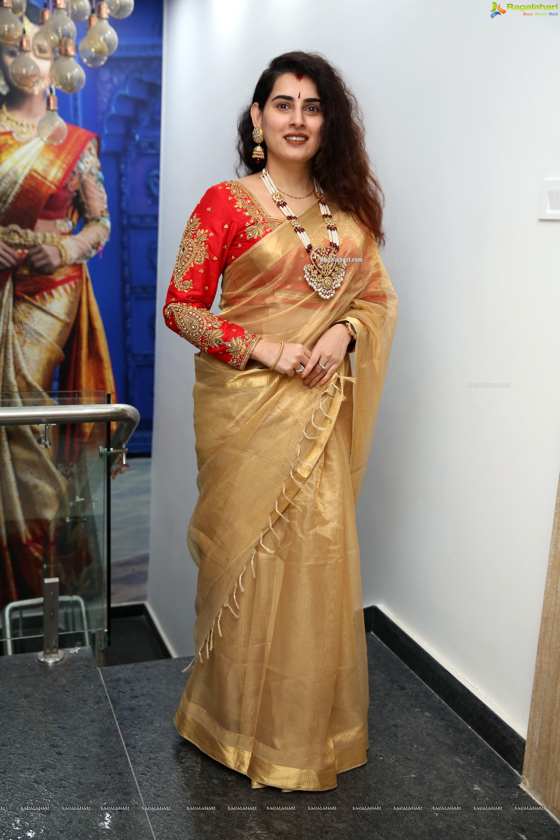 Archana Shastry at Sri Krishna Silks Exclusive Weaves at Banjara Hills Curtain Raiser - HD Gallery