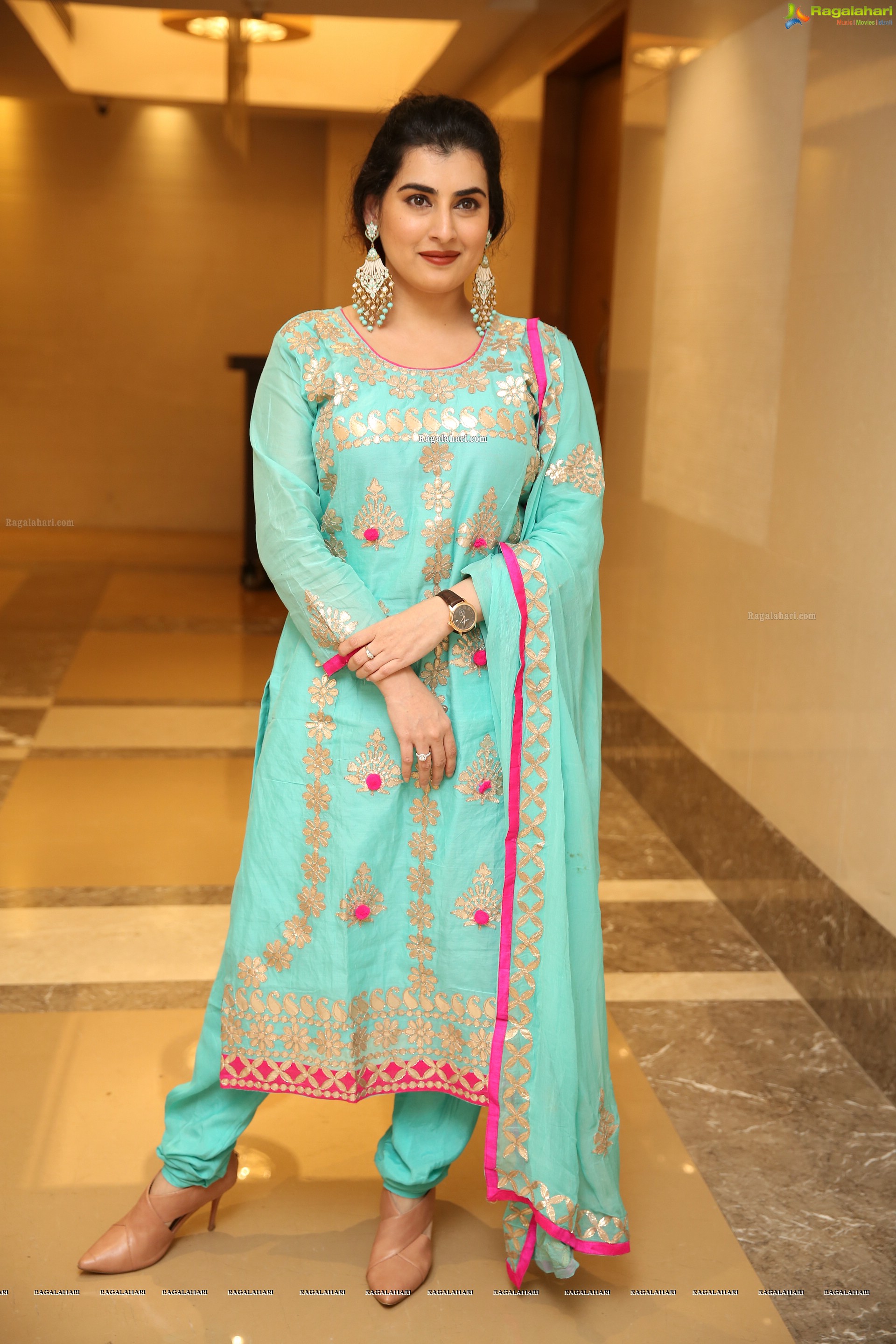 Archana Shastry @ Sutraa Exhibition Curtain Raiser & Fashion Show - HD Gallery