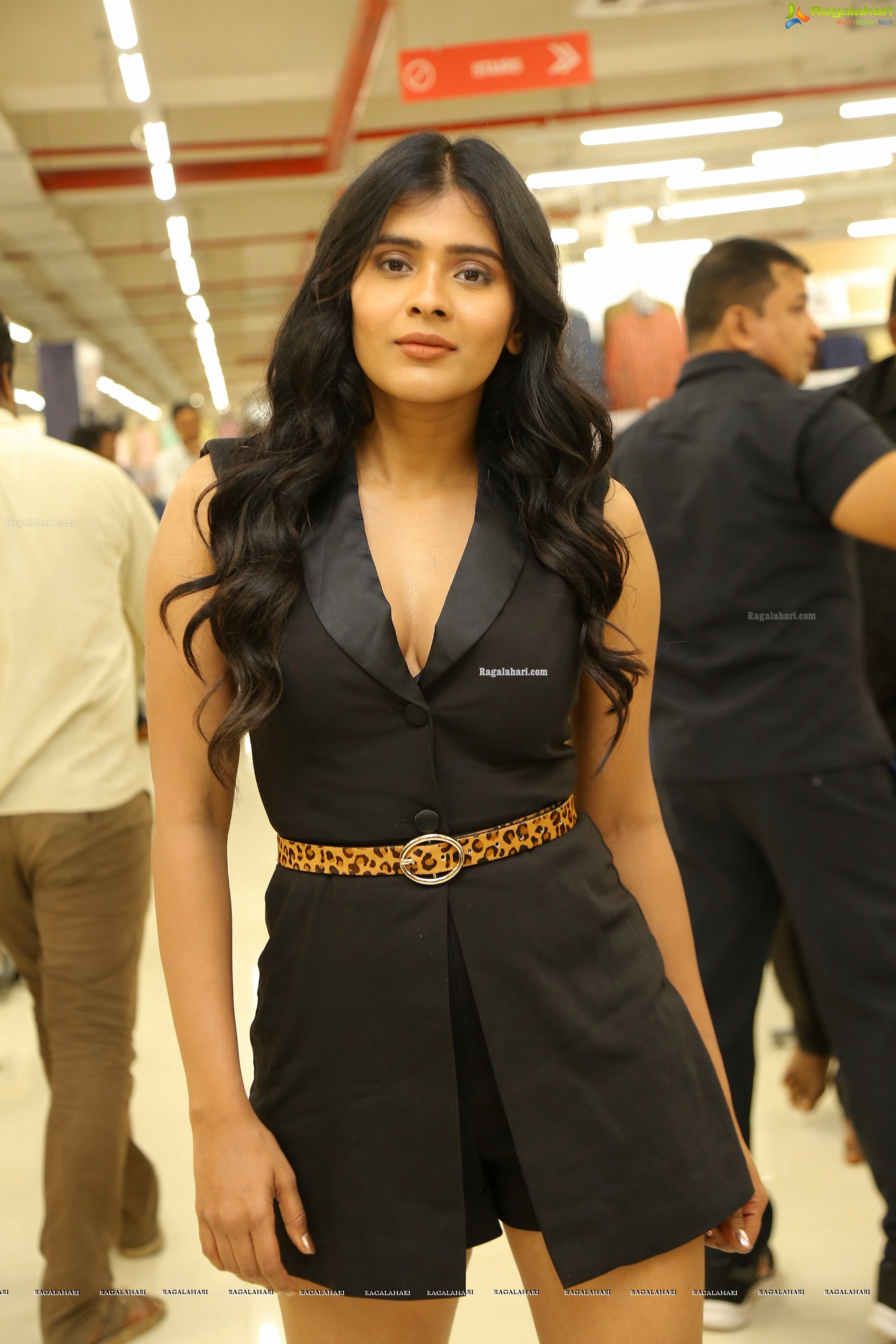 Hebah Patel at Brand Factory Famous Offer 'Free Shopping Weekend' Press Meet