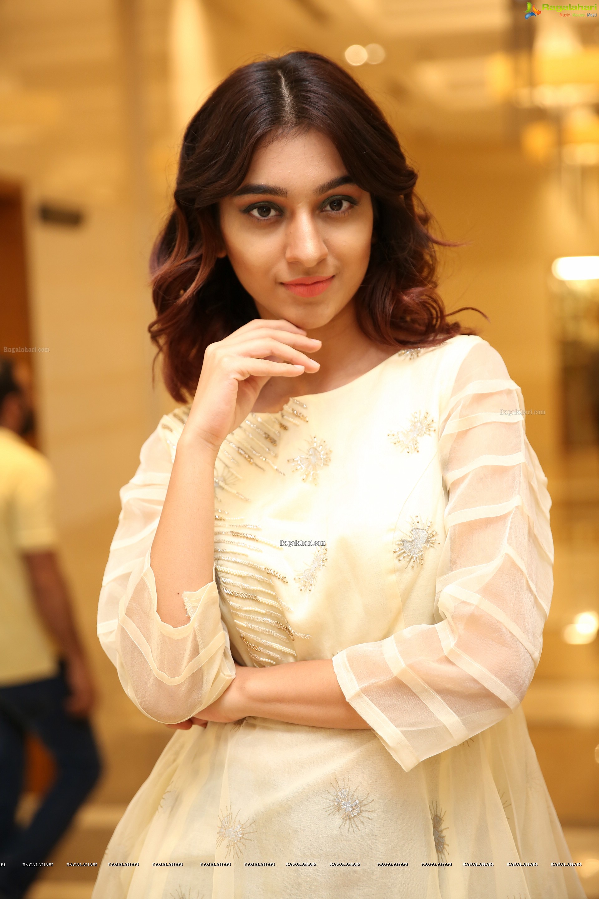 Insha Iqbal at Sutraa Grand Curtain Raiser & Fashion Showcase - HD Gallery