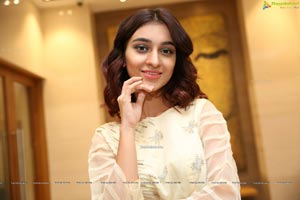 Insha Iqbal at Sutraa Curtain Raiser