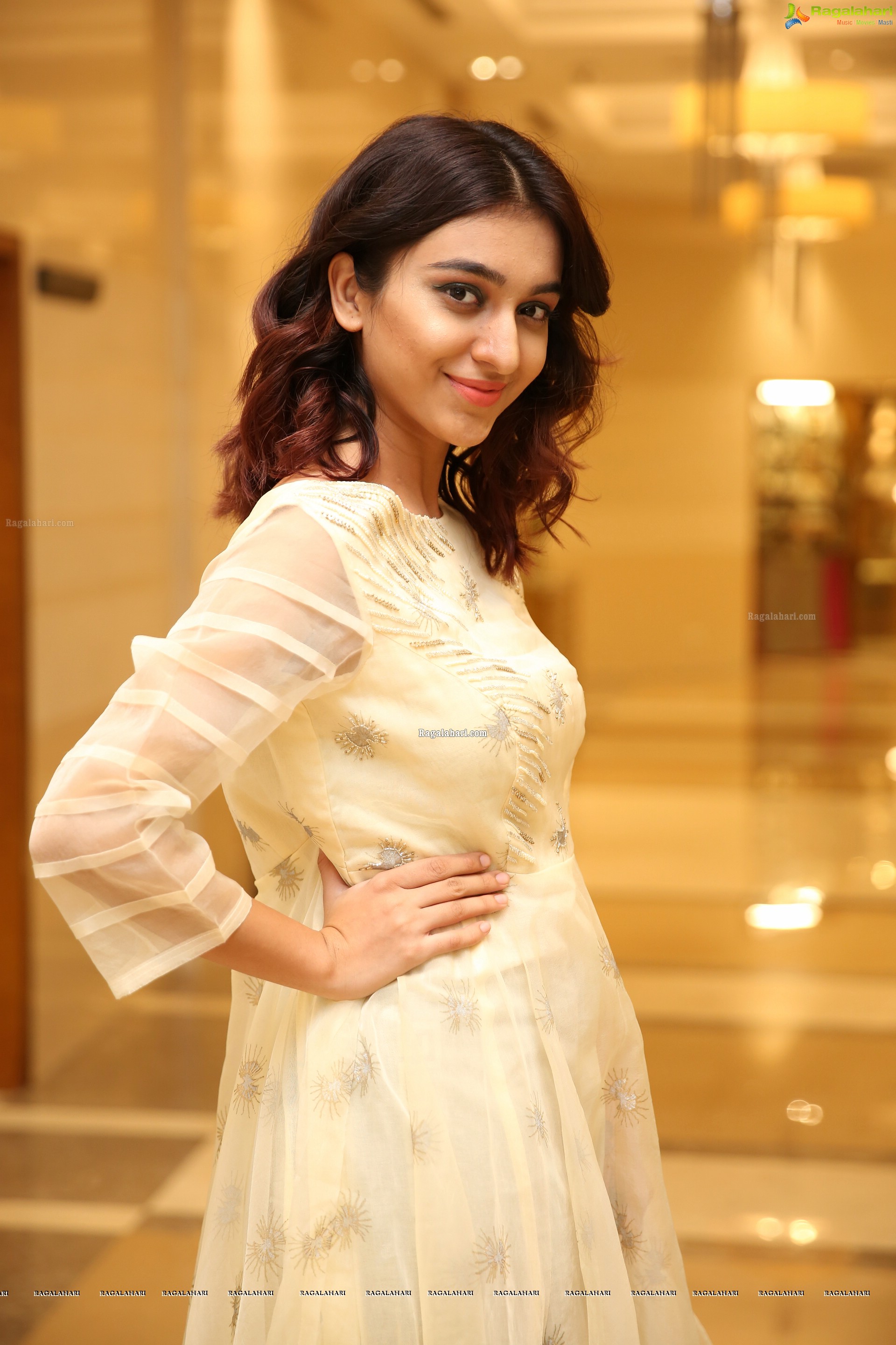 Insha Iqbal at Sutraa Grand Curtain Raiser & Fashion Showcase - HD Gallery