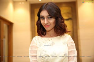 Insha Iqbal at Sutraa Curtain Raiser