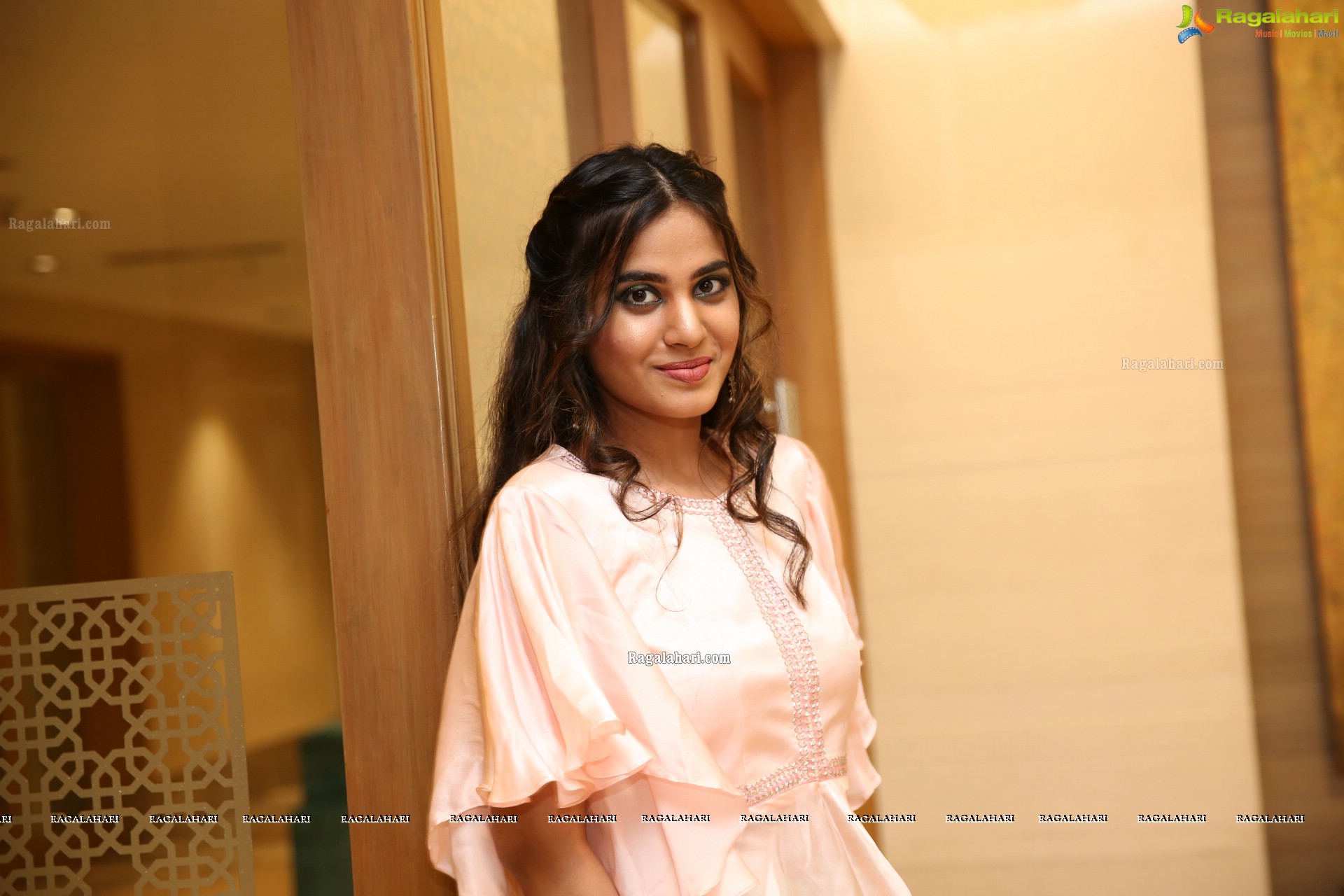 Jahnavi Rao at Sutraa Grand Curtain Raiser & Fashion Showcase (HD Photos)