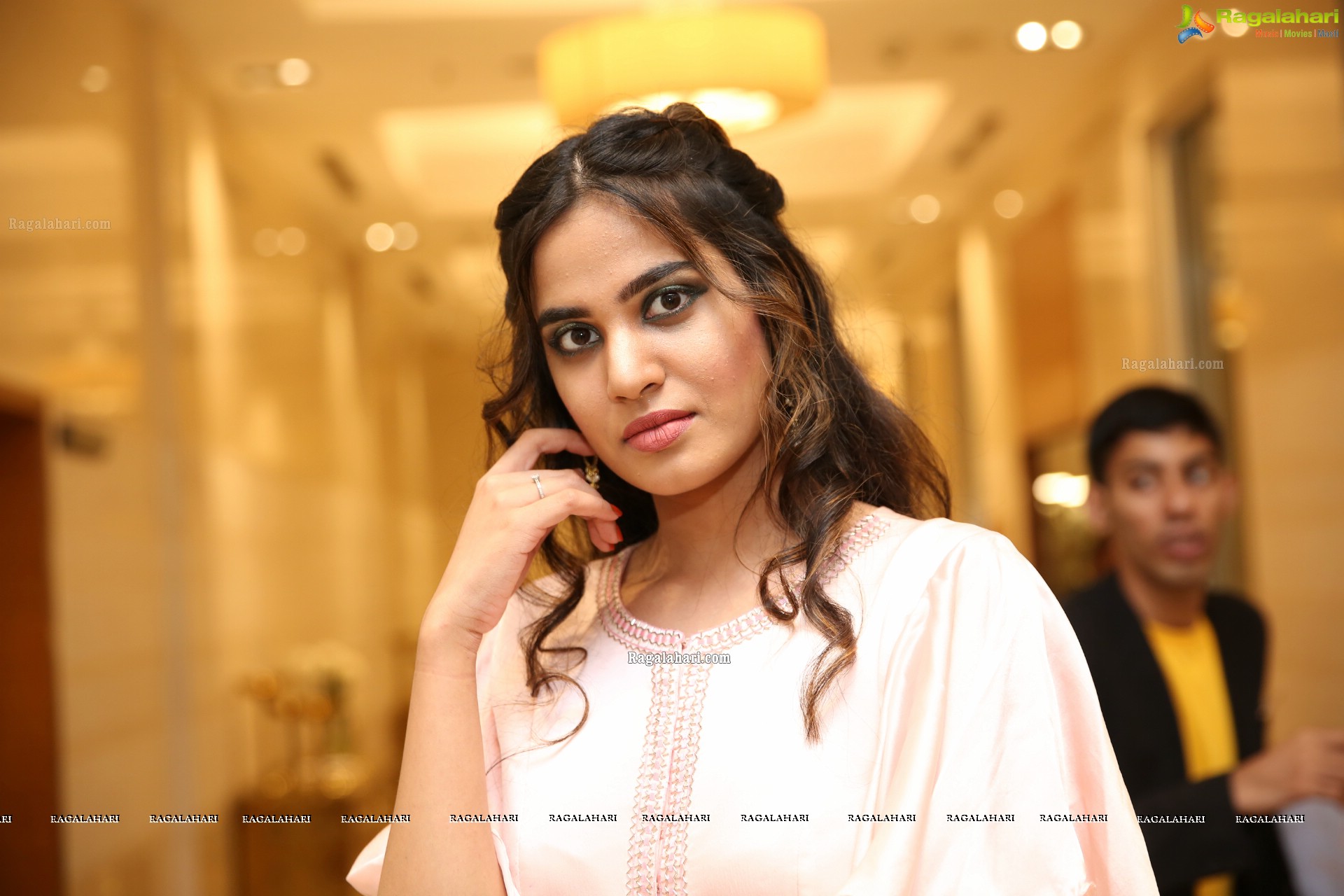 Jahnavi Rao at Sutraa Grand Curtain Raiser & Fashion Showcase (HD Photos)