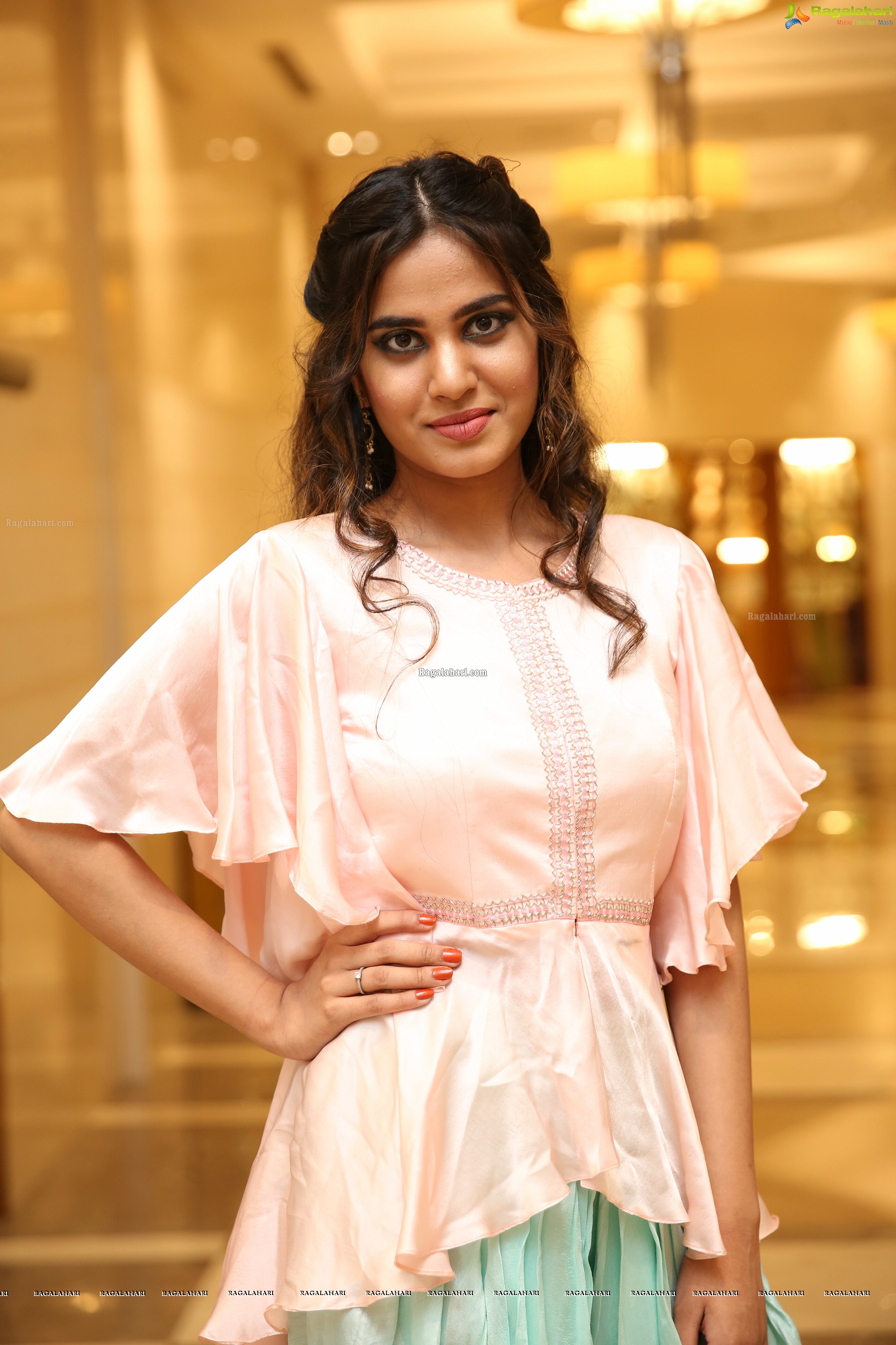 Jahnavi Rao at Sutraa Grand Curtain Raiser & Fashion Showcase (HD Photos)