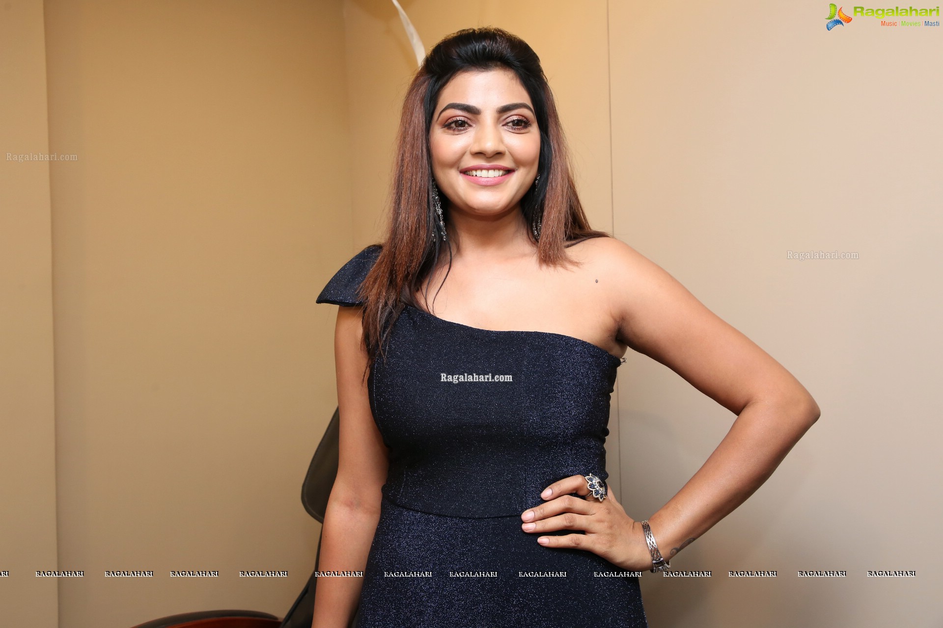 Lahari at Boss The Family Salon Launch HD Gallery, Images
