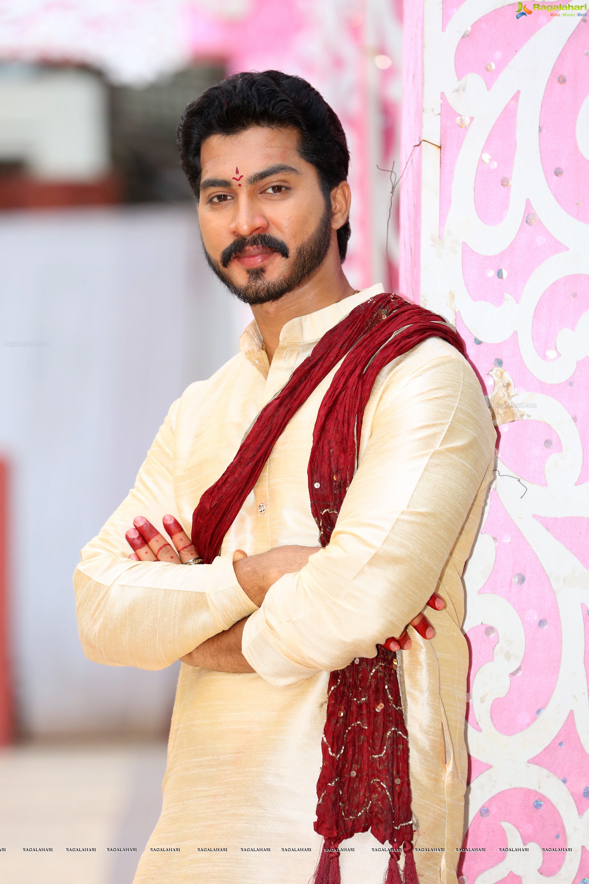 Munna at Roja Serial Sets HD Gallery, Images