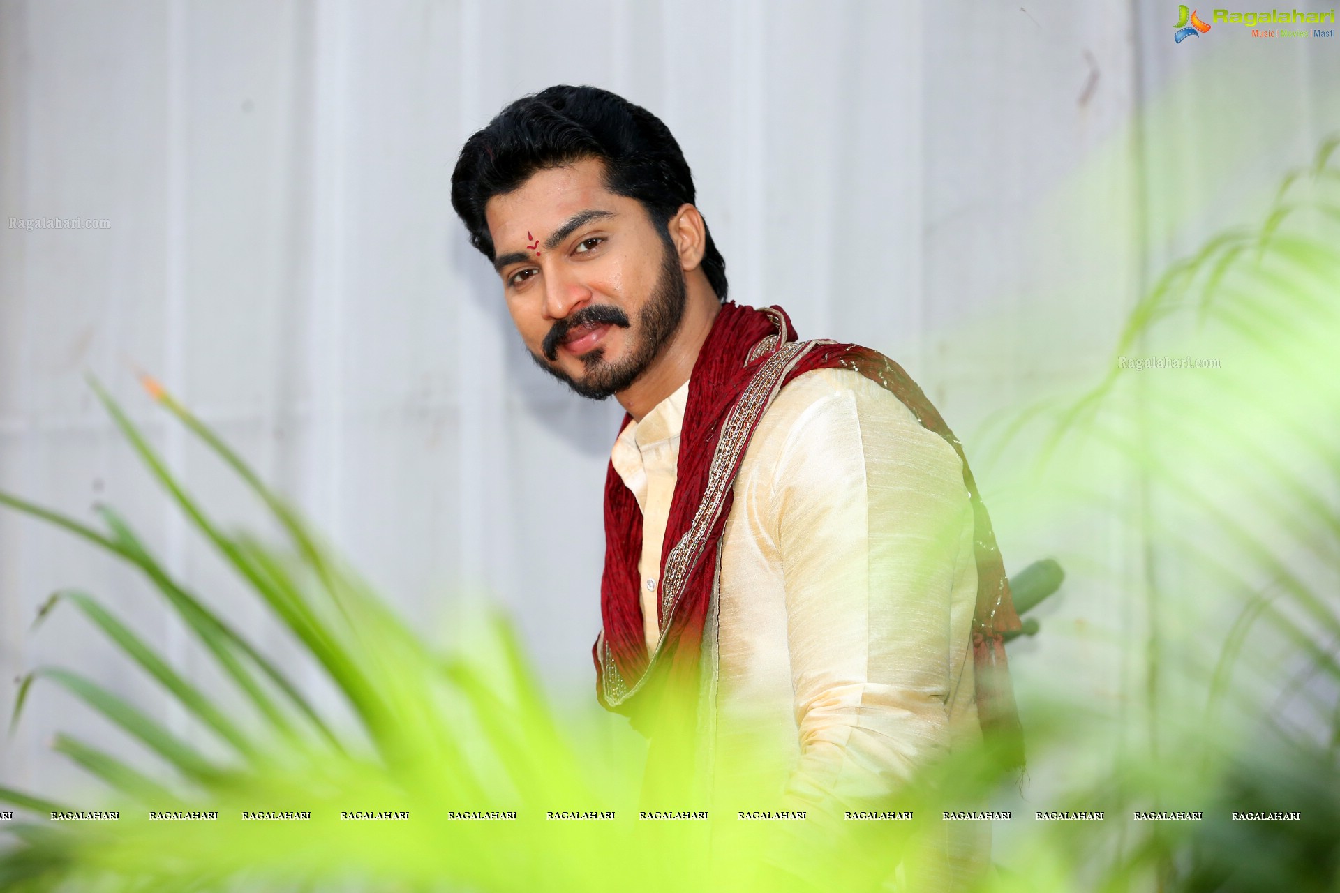 Munna at Roja Serial Sets HD Gallery, Images