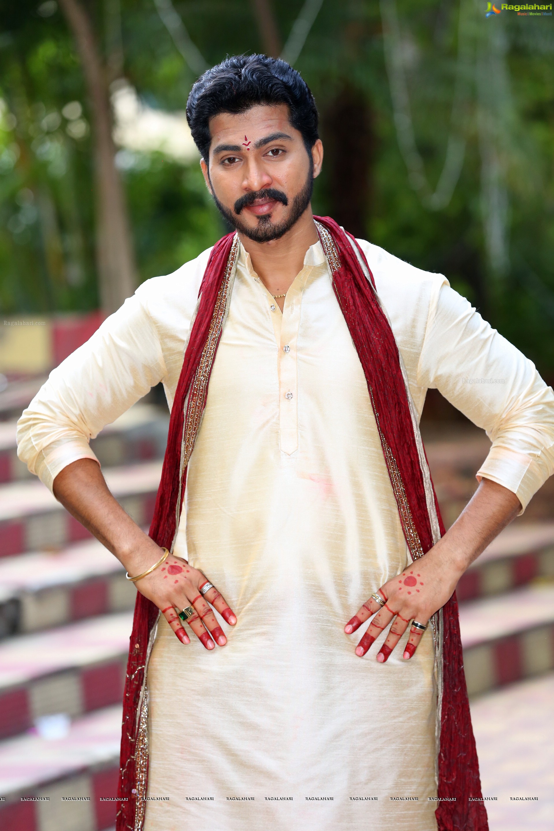 Munna at Roja Serial Sets HD Gallery, Images