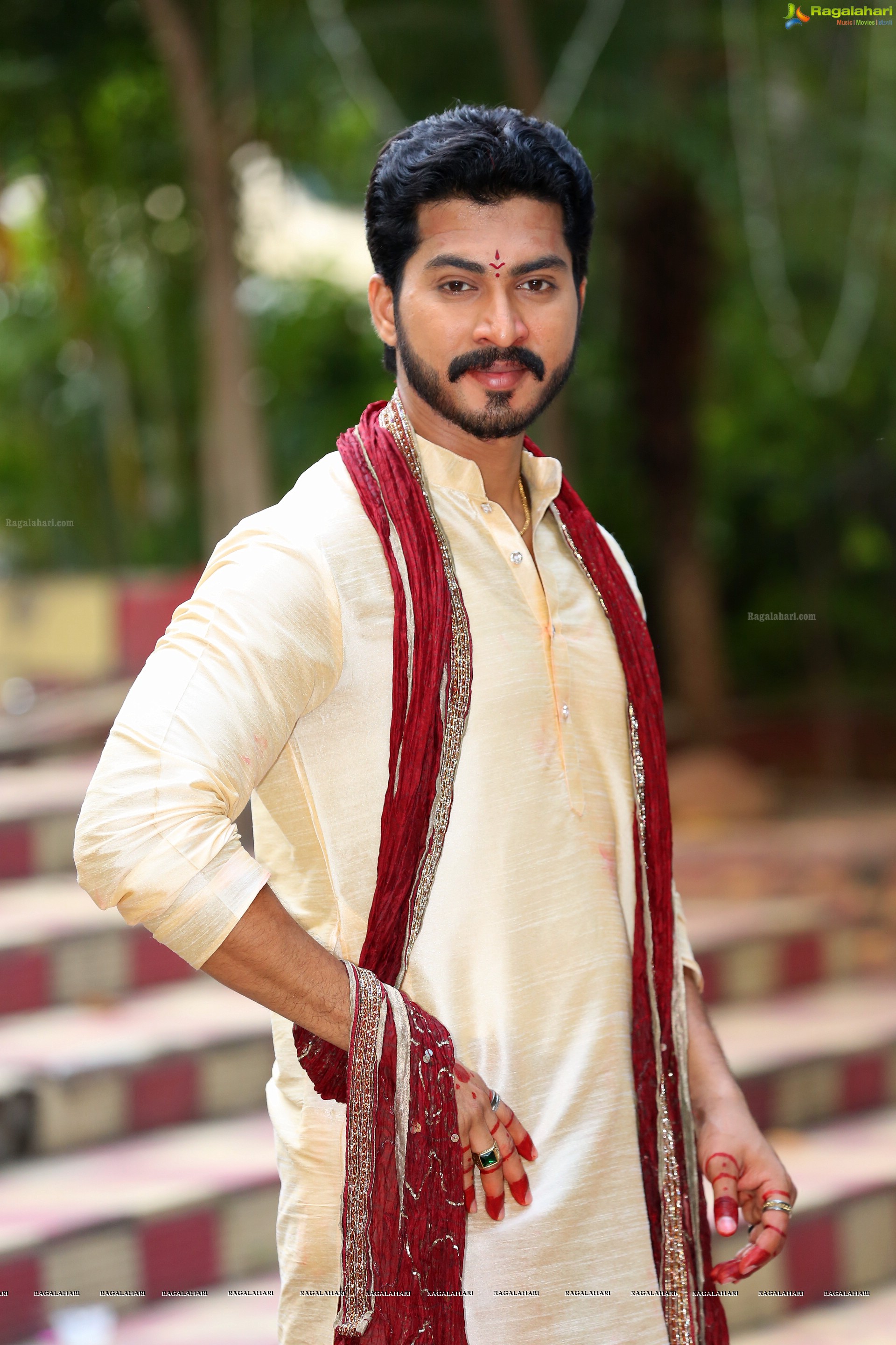 Munna at Roja Serial Sets HD Gallery, Images