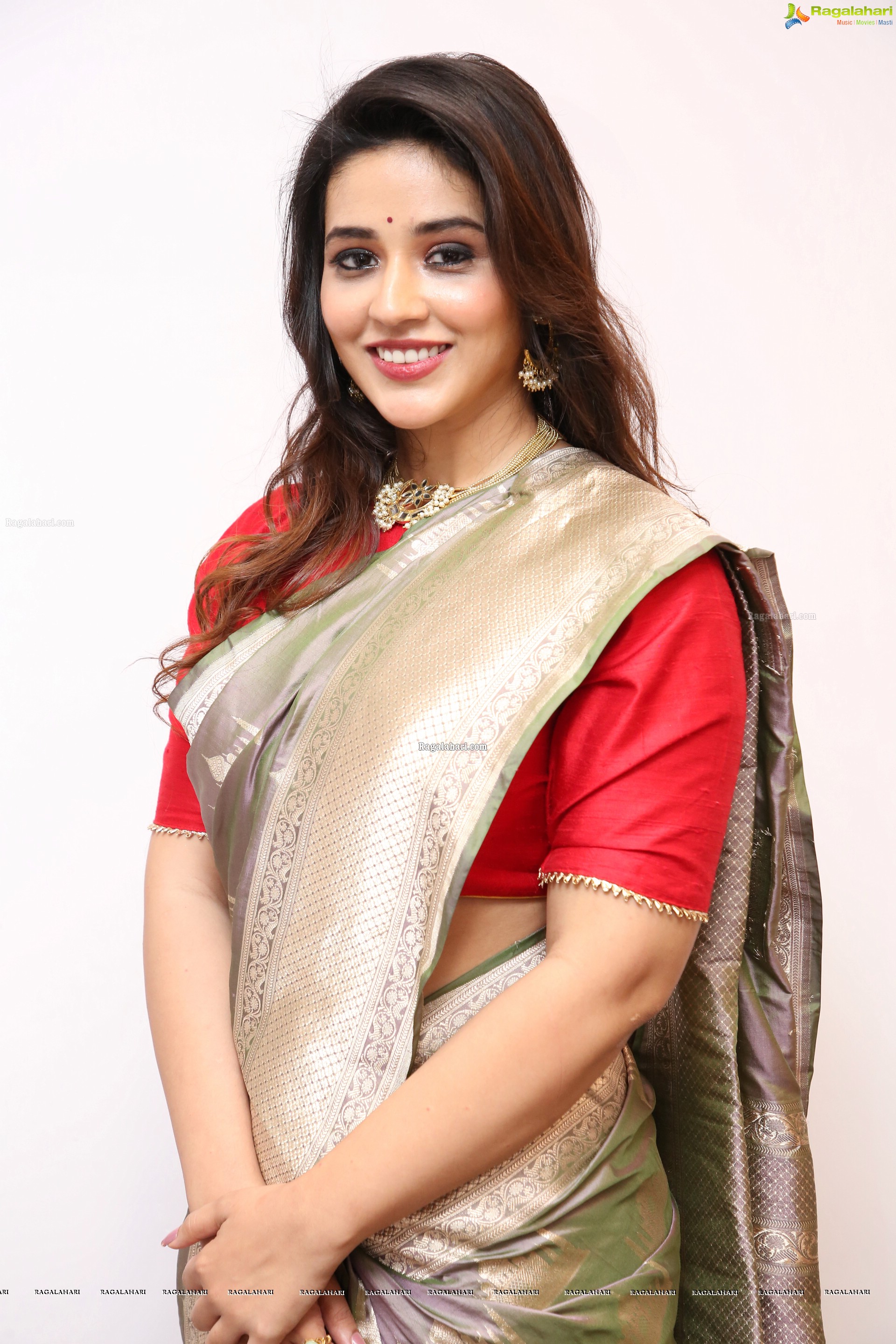 Priyanka Jawalkar at Kanchipuram GRT Silks Launch at Dilsukhnagar - HD Gallery