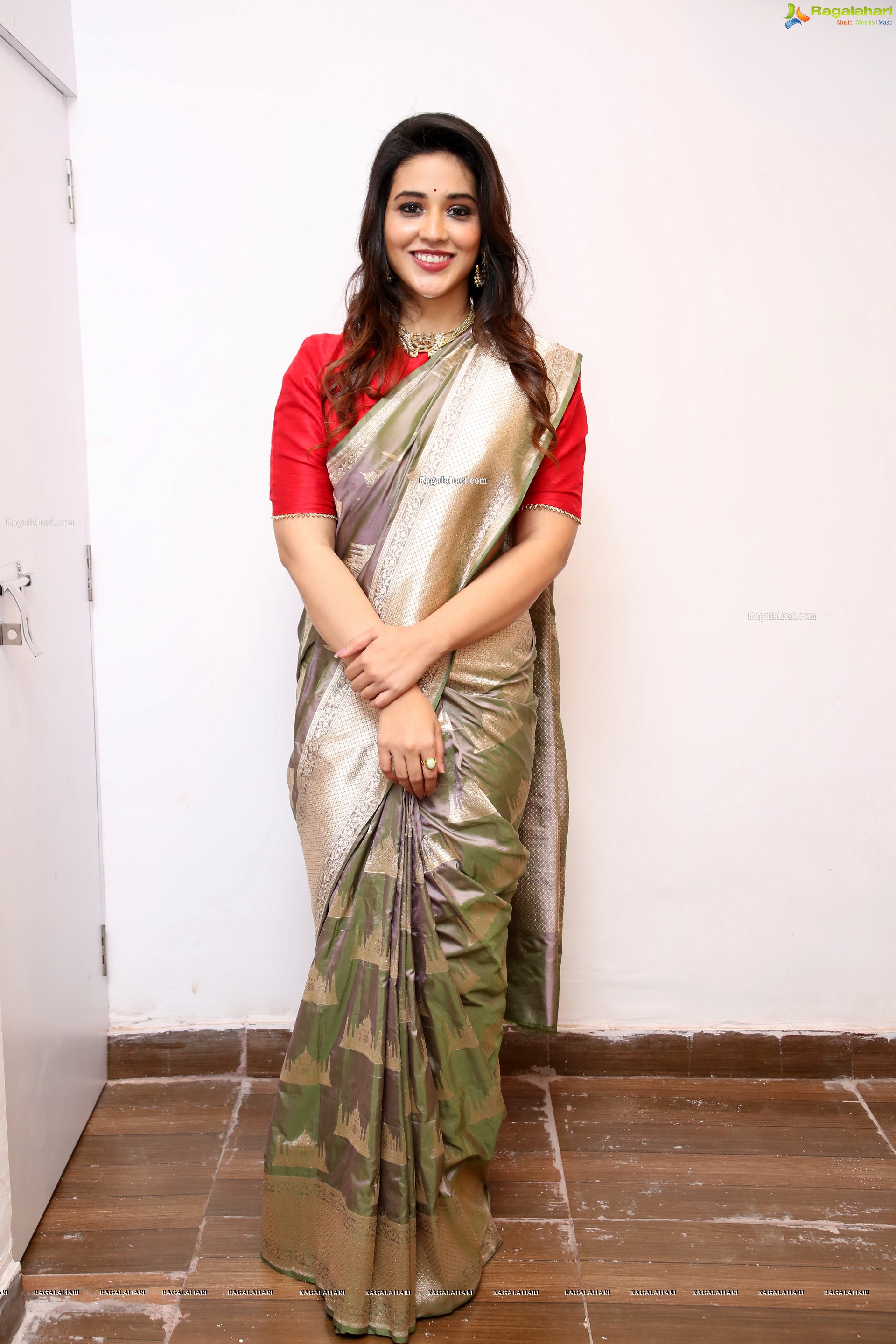 Priyanka Jawalkar at Kanchipuram GRT Silks Launch at Dilsukhnagar - HD Gallery