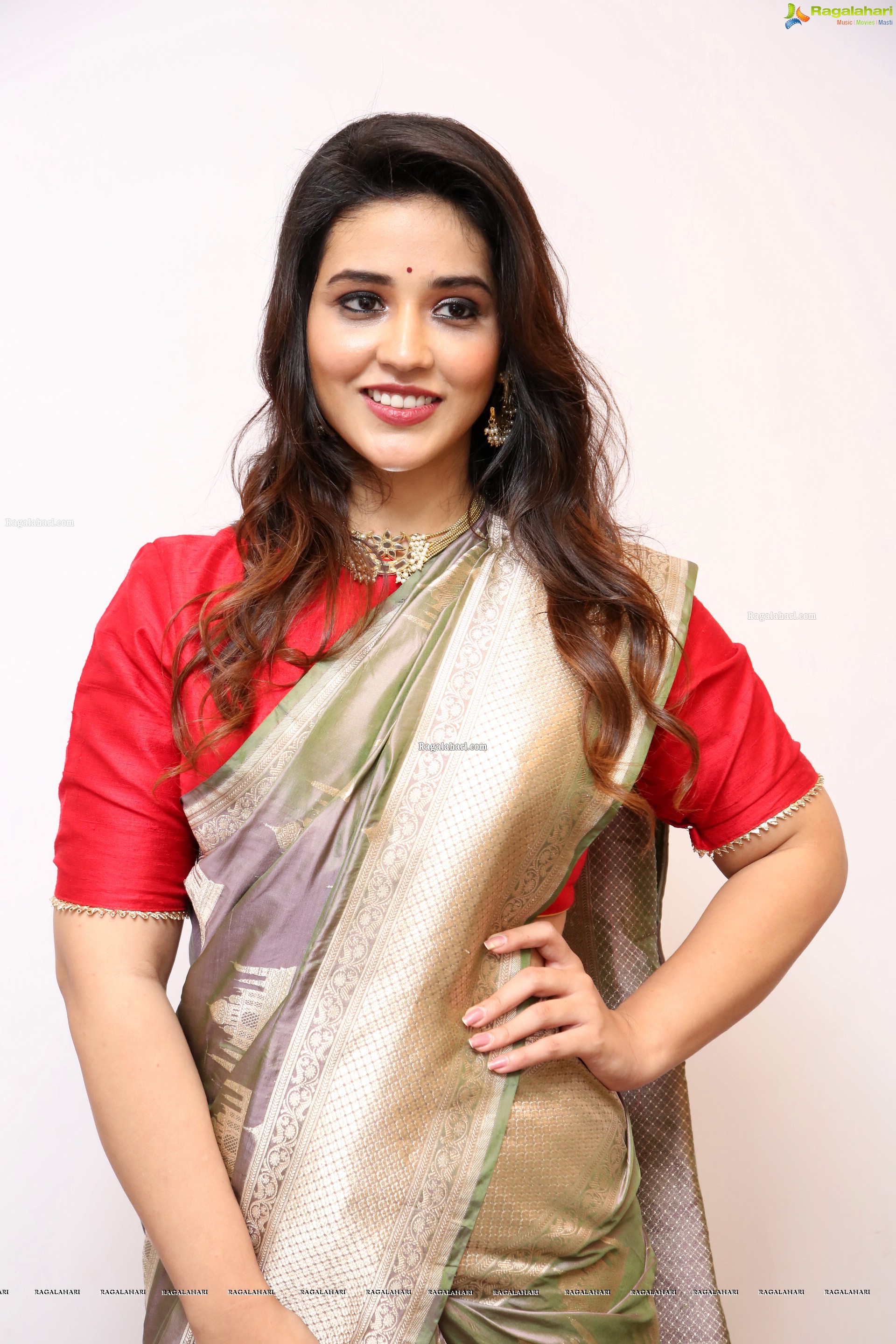 Priyanka Jawalkar at Kanchipuram GRT Silks Launch at Dilsukhnagar - HD Gallery