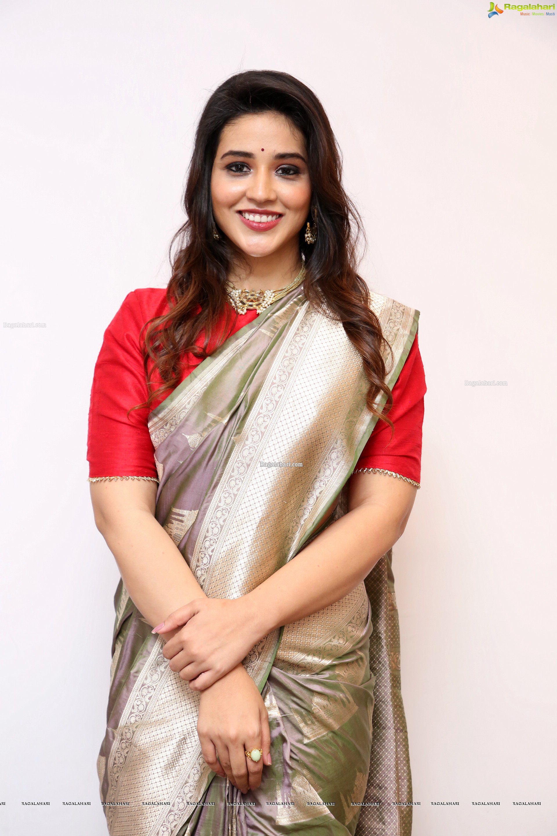 Priyanka Jawalkar at Kanchipuram GRT Silks Launch at Dilsukhnagar - HD Gallery