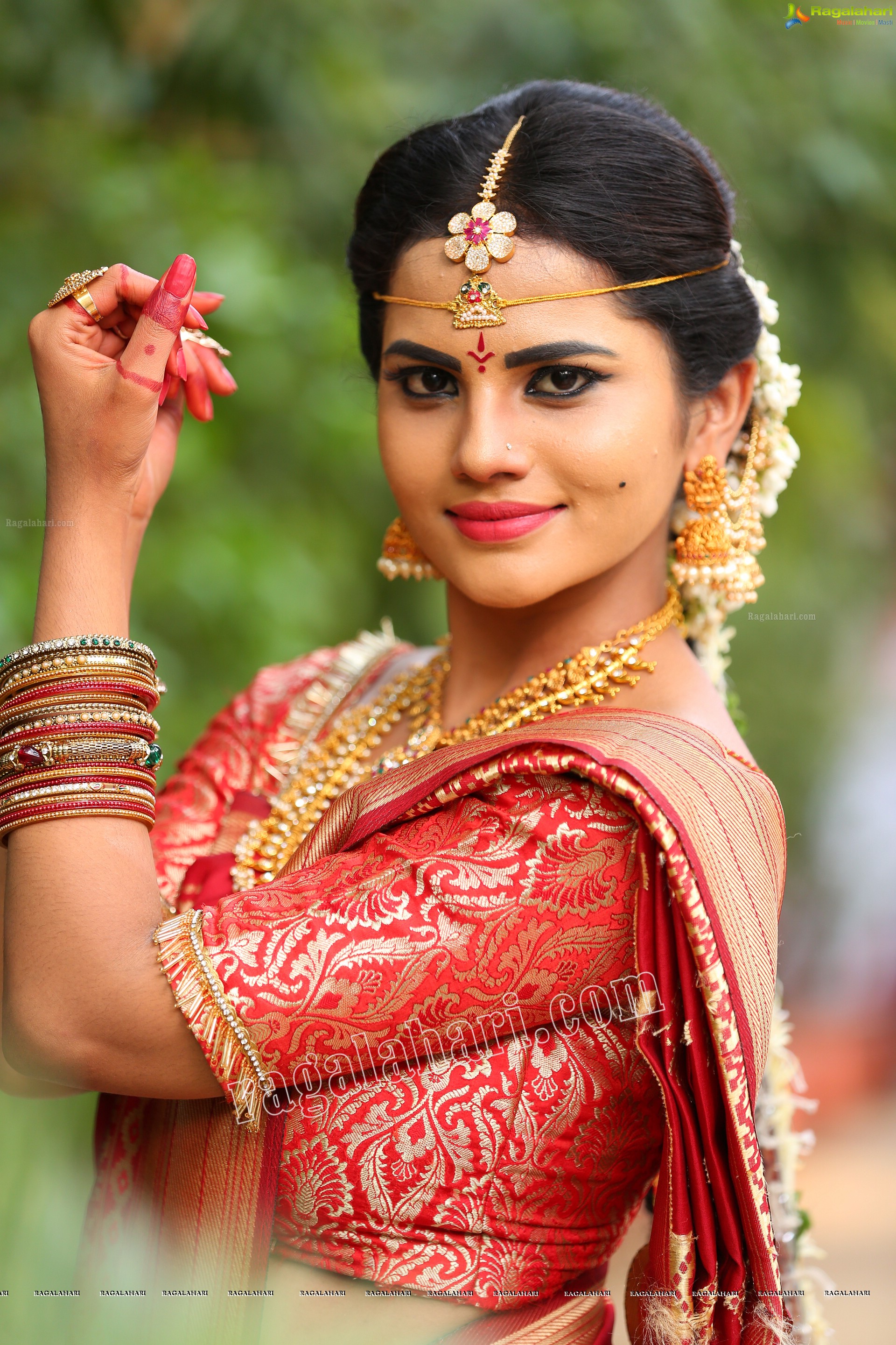 Priyanka Sharma at Roja Serial Sets HD Gallery, Images