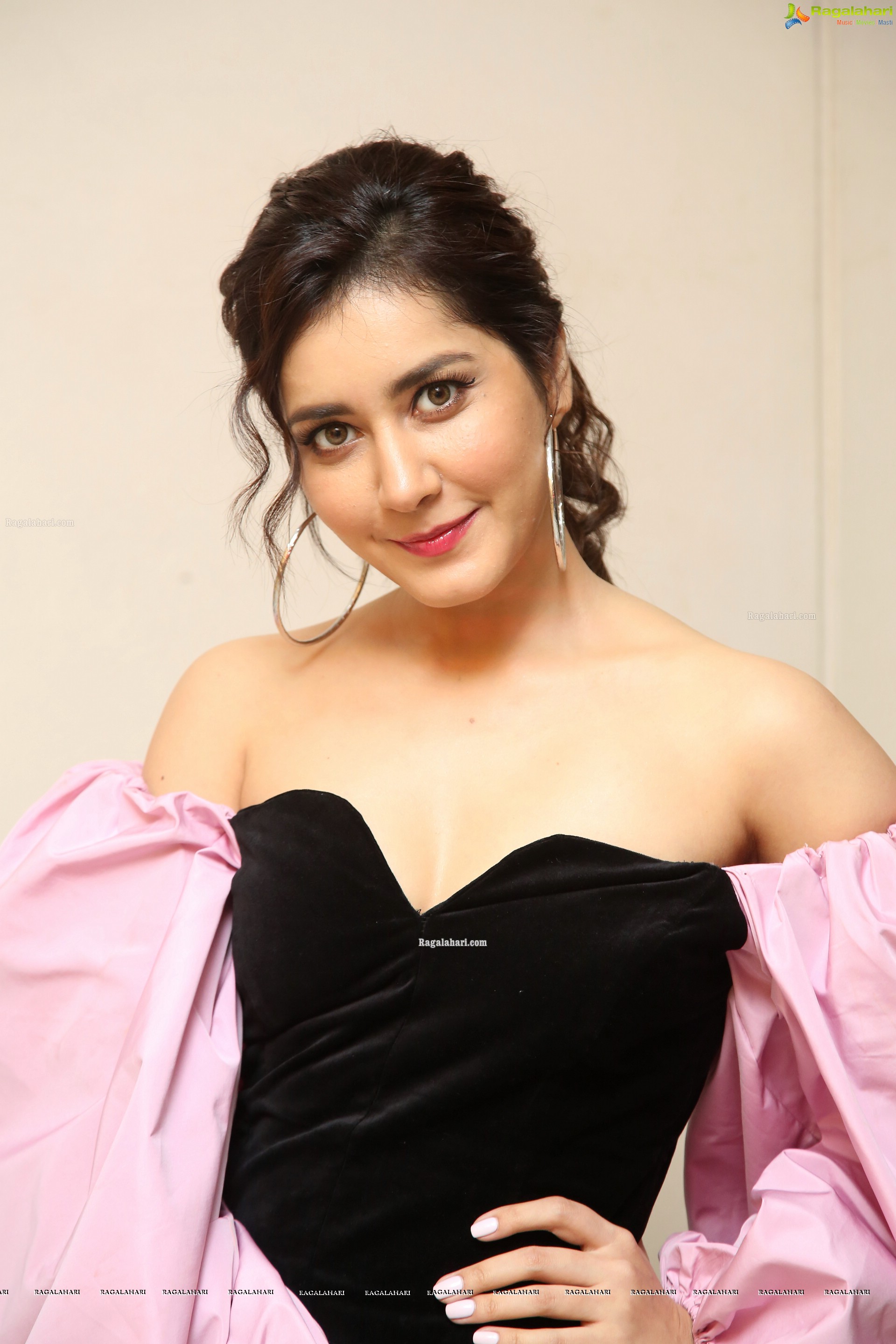 Raashi Khanna at Prati Roju Pandage Oo Baava Song Launch HD Gallery, Images