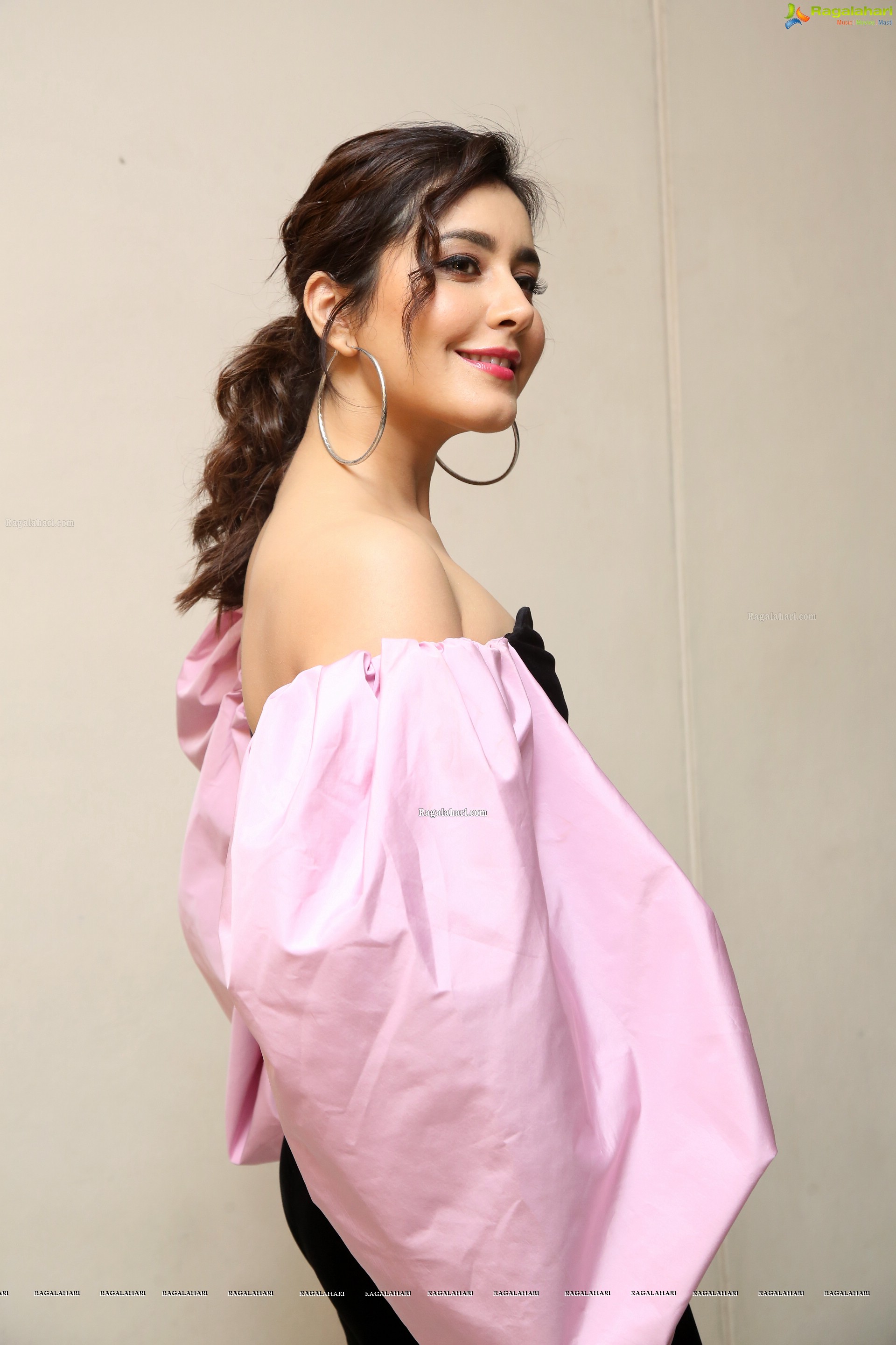 Raashi Khanna at Prati Roju Pandage Oo Baava Song Launch HD Gallery, Images