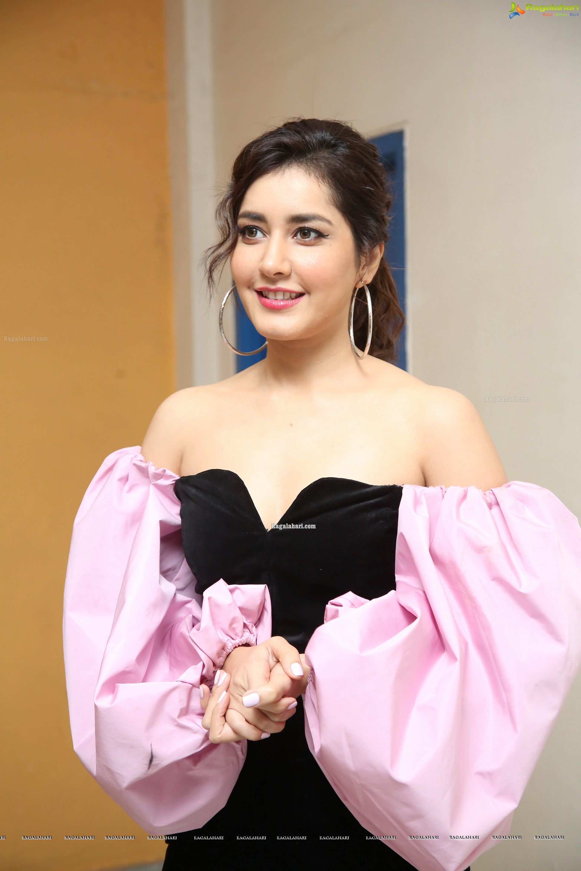 Raashi Khanna at Prati Roju Pandage Oo Baava Song Launch HD Gallery, Images