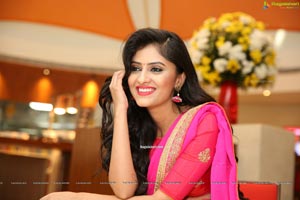 Sanya Sinha at Trendz Exhibition