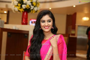 Sanya Sinha at Trendz Exhibition