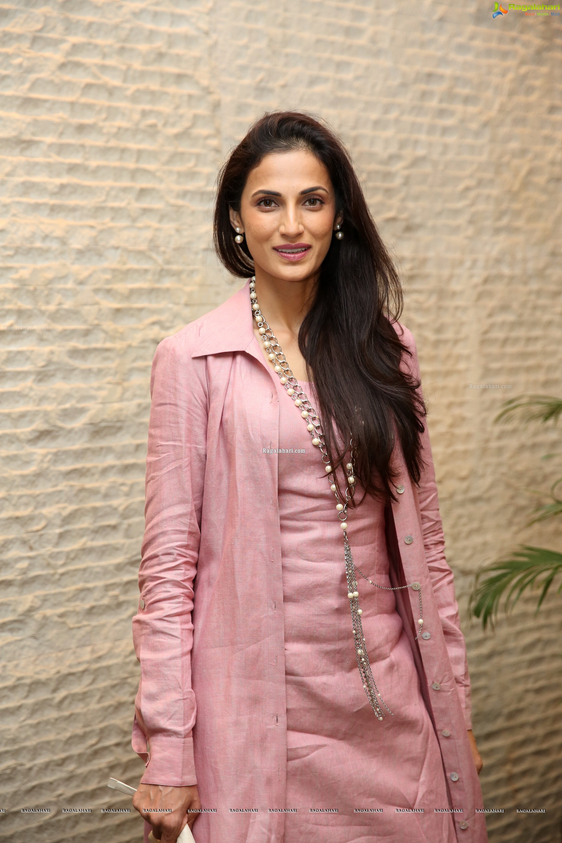 Shilpa Reddy at The Dot That Went For a Walk Book Launch - HD Gallery