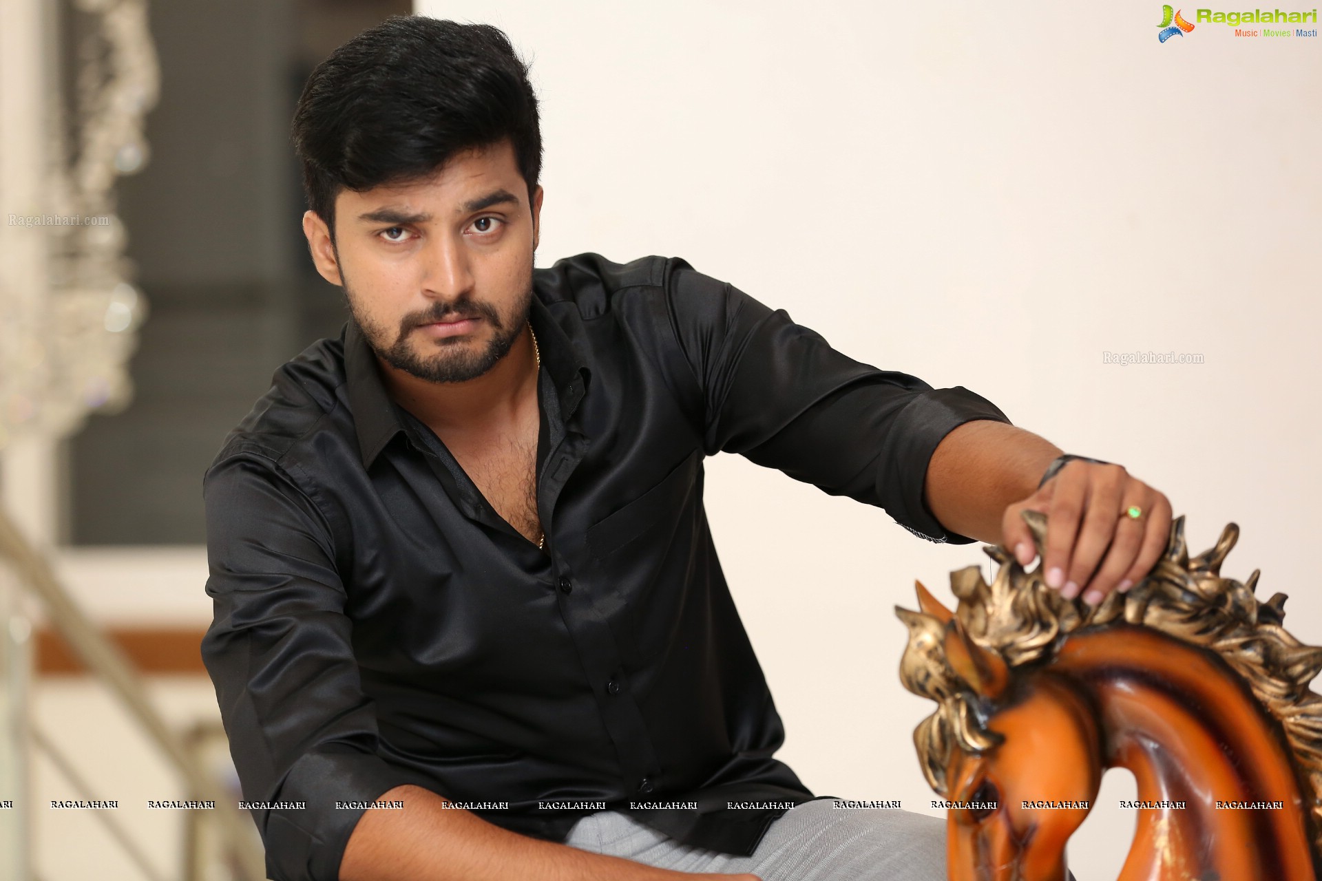 Shravan Kumar at Attarintiki Daredi Serial Sets HD Gallery, Images