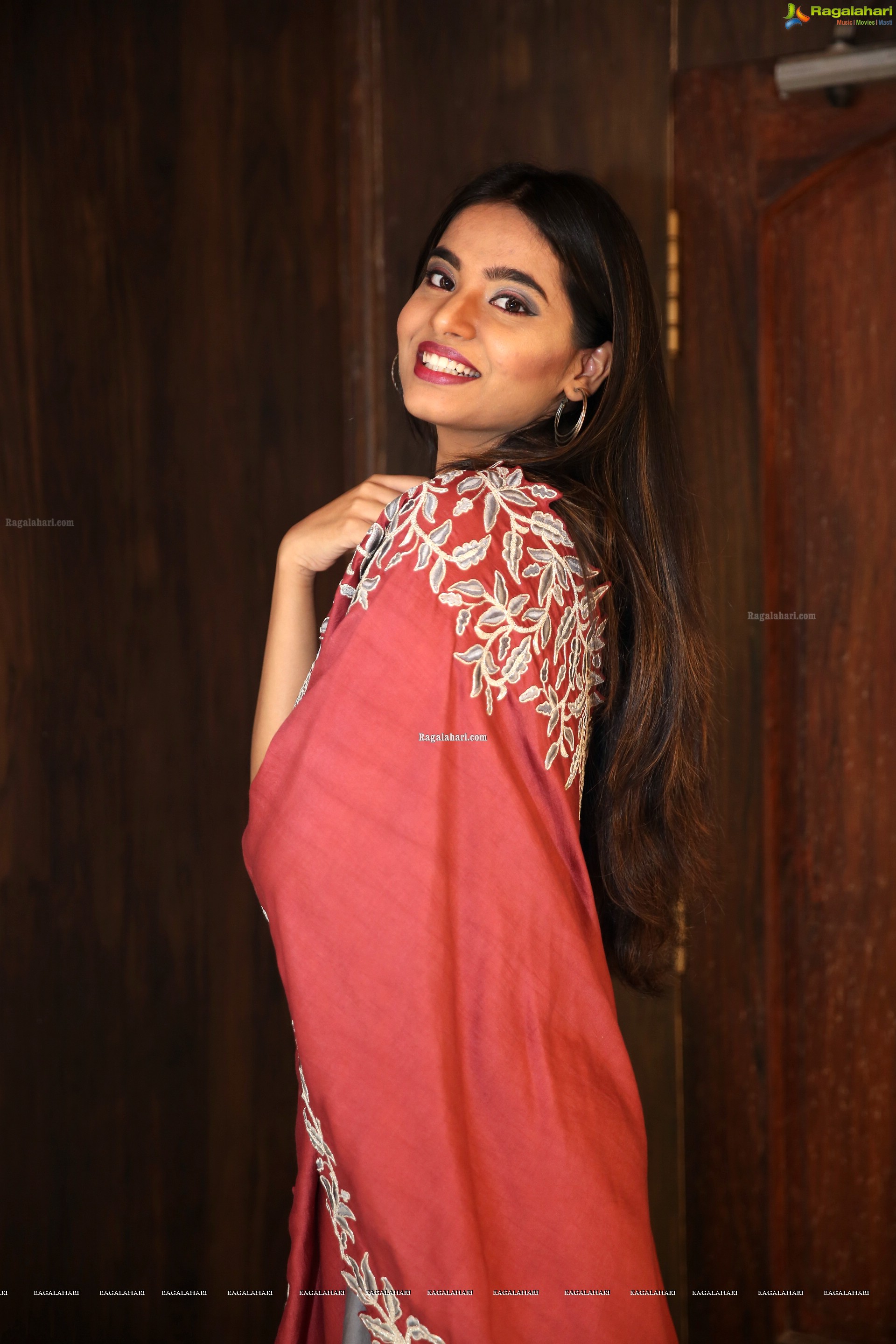 Vaishnavi Rao at Reina's X Carve Exclusive Fashion Exhibition Curtain Raiser - HD Photos