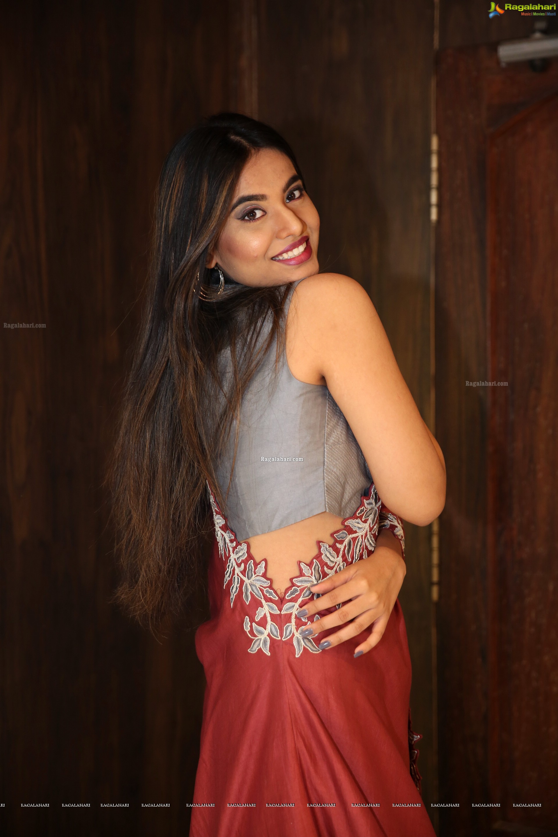 Vaishnavi Rao at Reina's X Carve Exclusive Fashion Exhibition Curtain Raiser - HD Photos