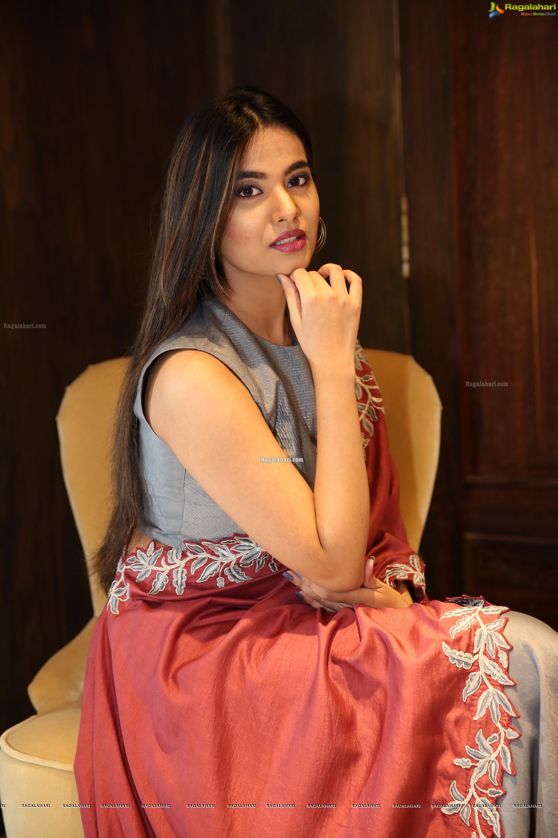 Vaishnavi Rao at Reina's X Carve Exclusive Fashion Exhibition Curtain Raiser - HD Photos