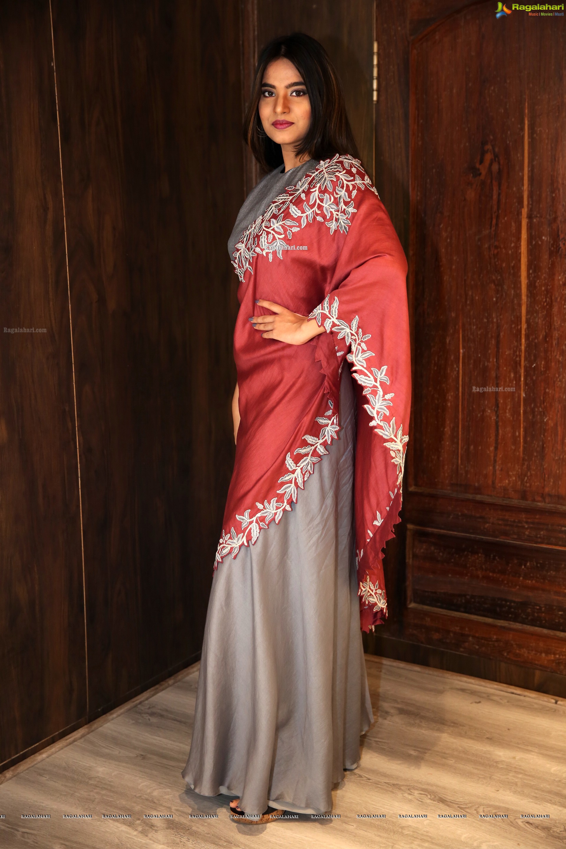 Vaishnavi Rao at Reina's X Carve Exclusive Fashion Exhibition Curtain Raiser - HD Photos