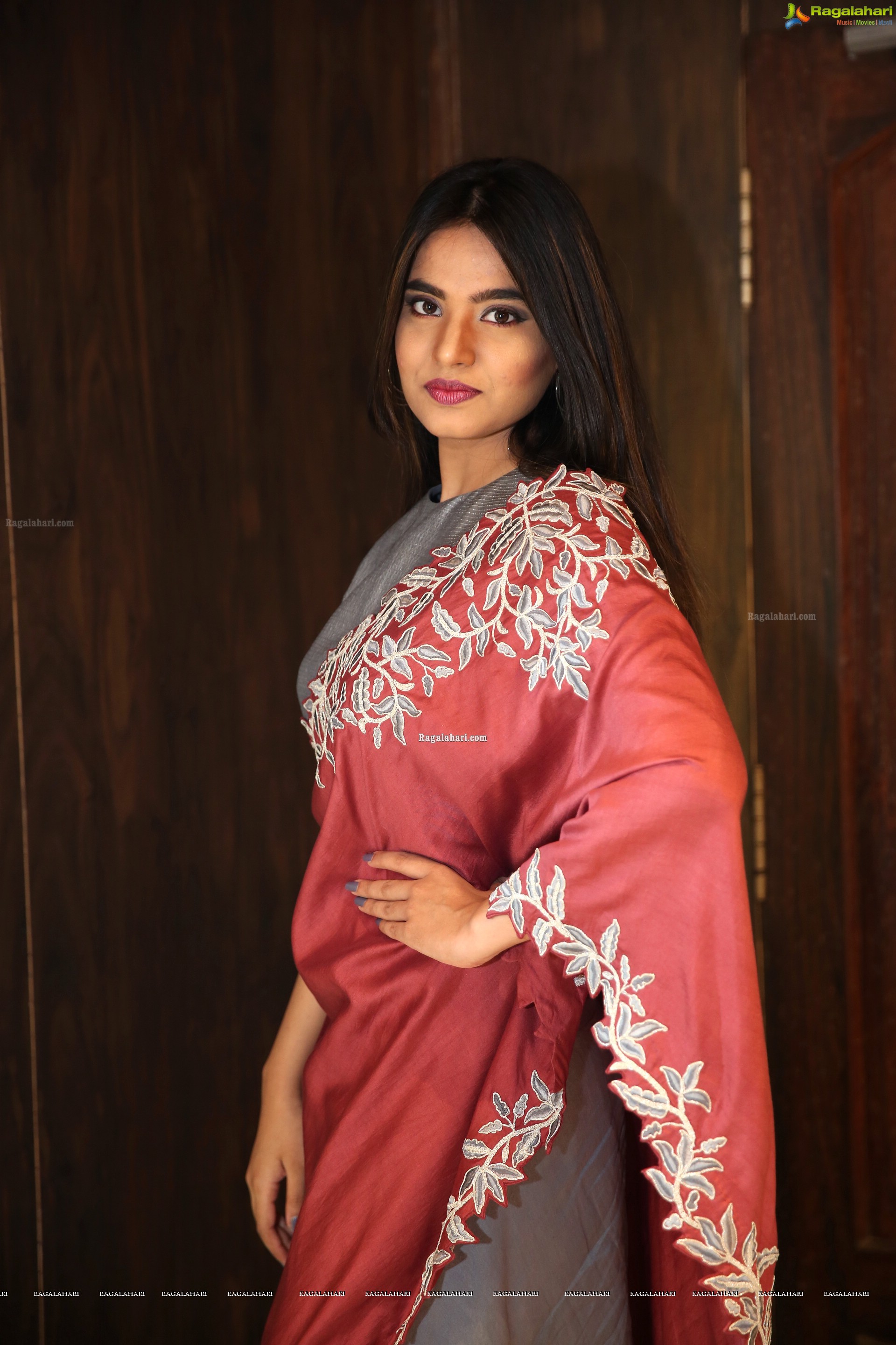 Vaishnavi Rao at Reina's X Carve Exclusive Fashion Exhibition Curtain Raiser - HD Photos