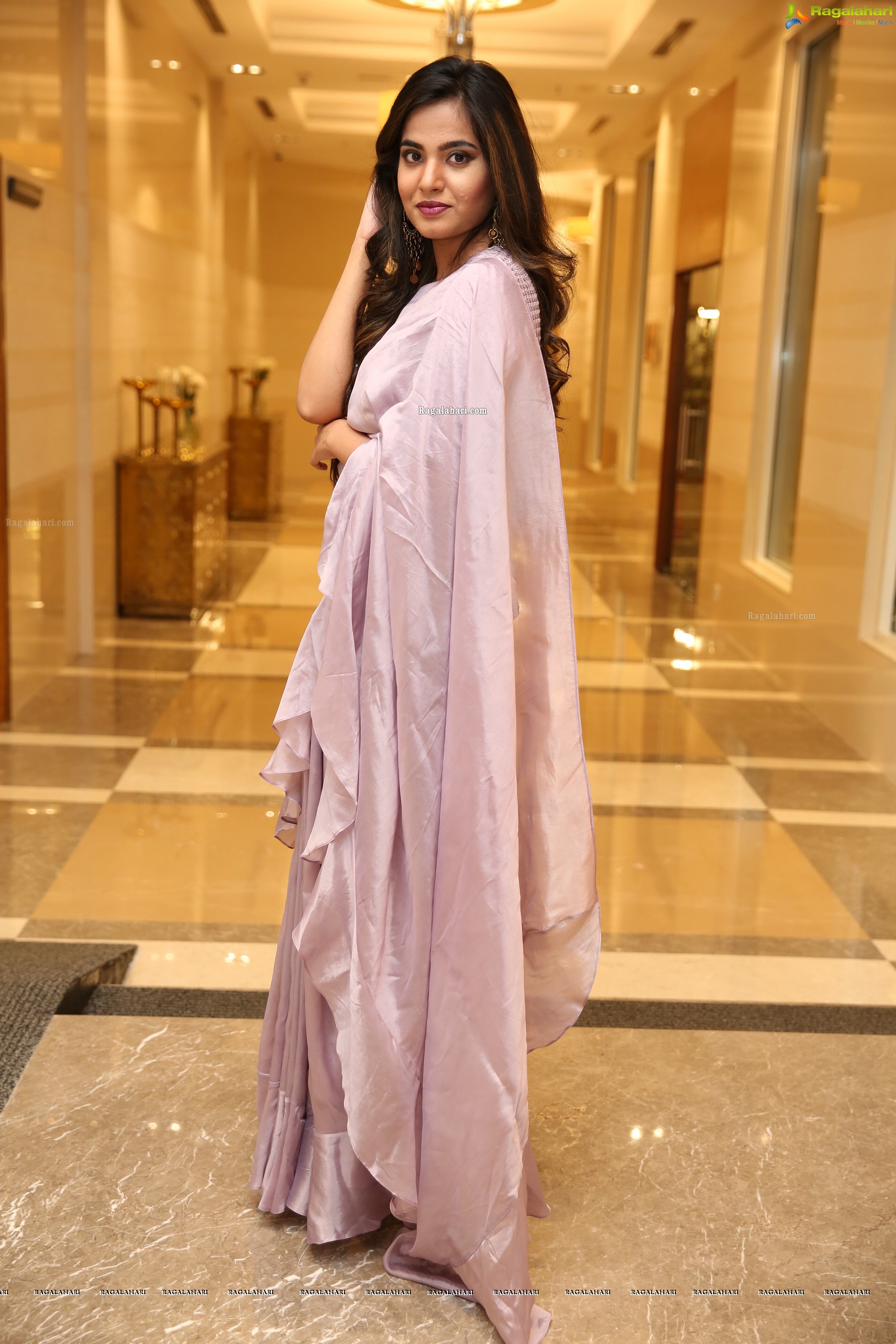 Vaishnavi Rao at Sutraa Grand Curtain Raiser & Fashion Showcase (HD Photos)