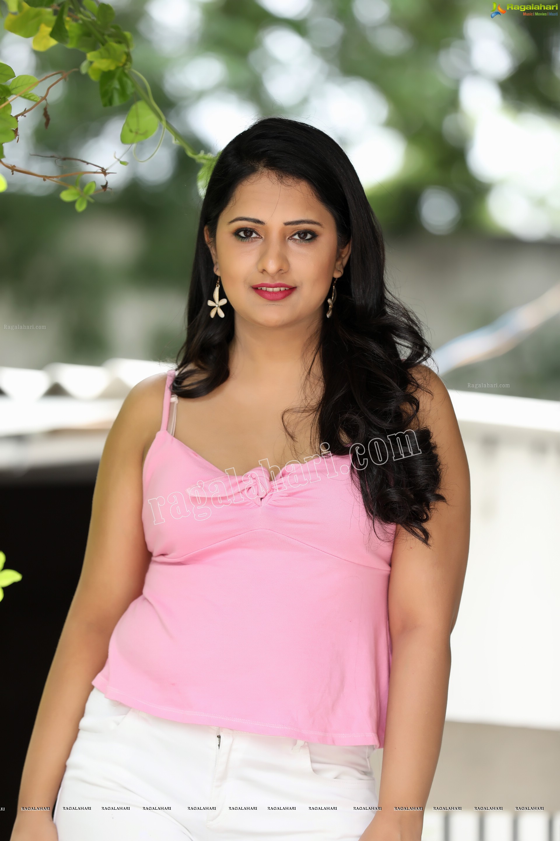 Nikita Bisht (Exclusive Studio Shoot) (High Definition Photos)