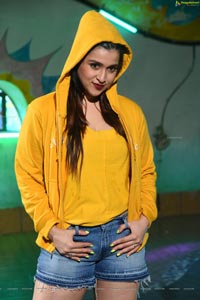 Mannara Chopra in Hi 5 Movie