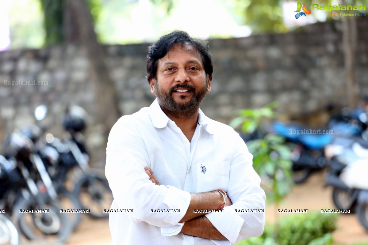 Director Sreenivasa Reddy at Ragala 24 Gantallo Interview